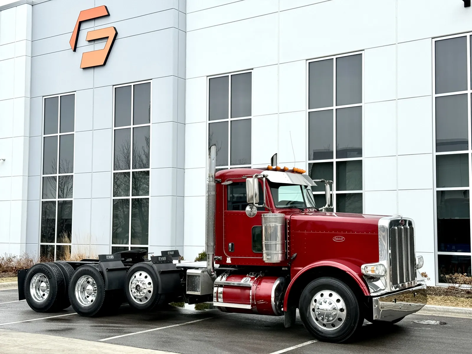 2017 Peterbilt 389 - image 2