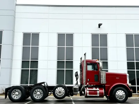 Another view of 2017 PETERBILT 389 for sale in New Lenox, IL at Forge Truck Centers - Illinois