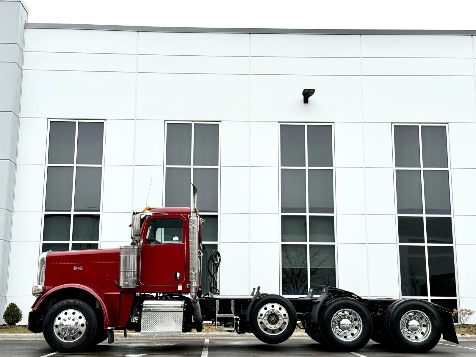 2017 Peterbilt 389 - image 4