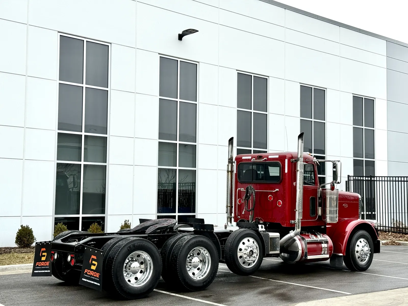 2017 Peterbilt 389 - image 5