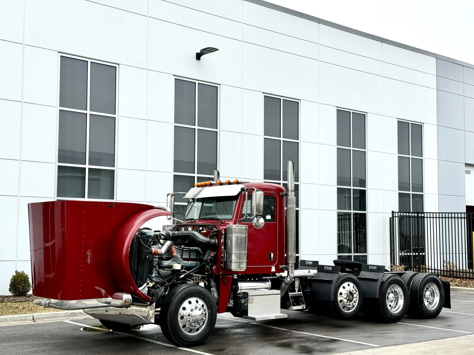2017 Peterbilt 389 - image 10