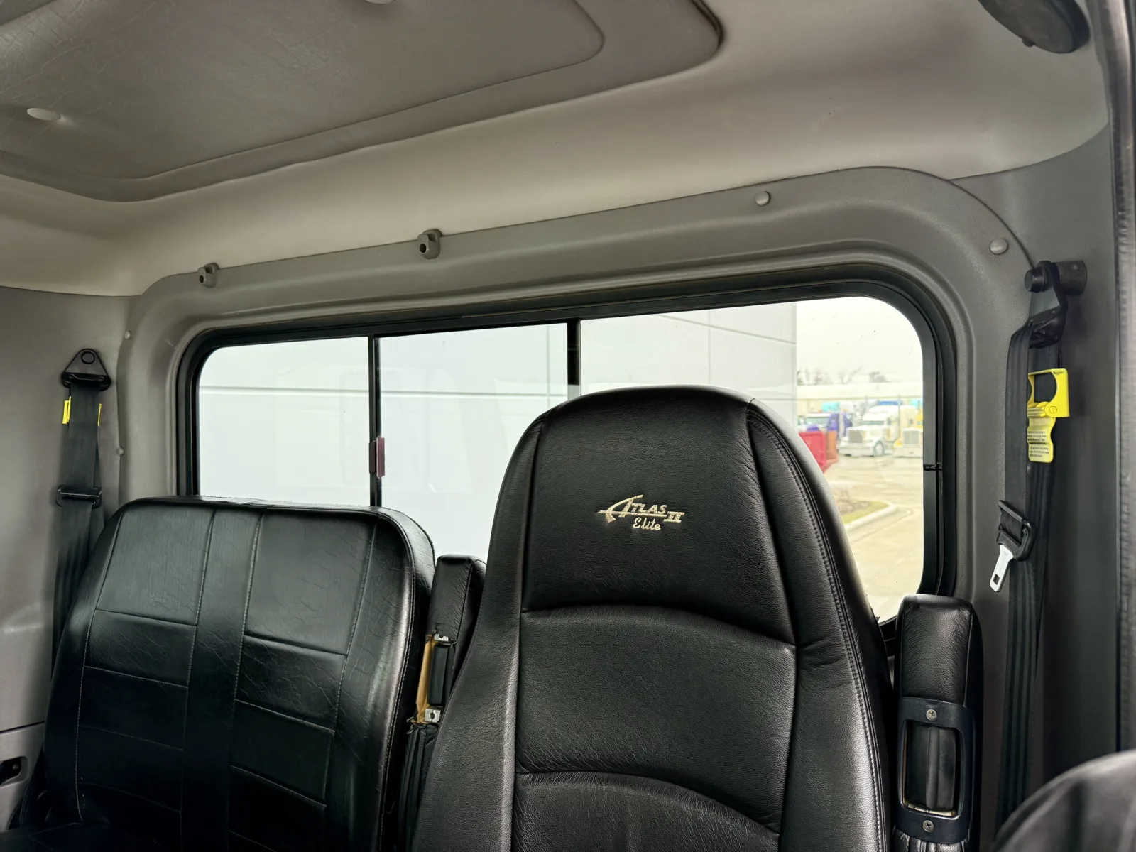 2017 Peterbilt 389 - image 20