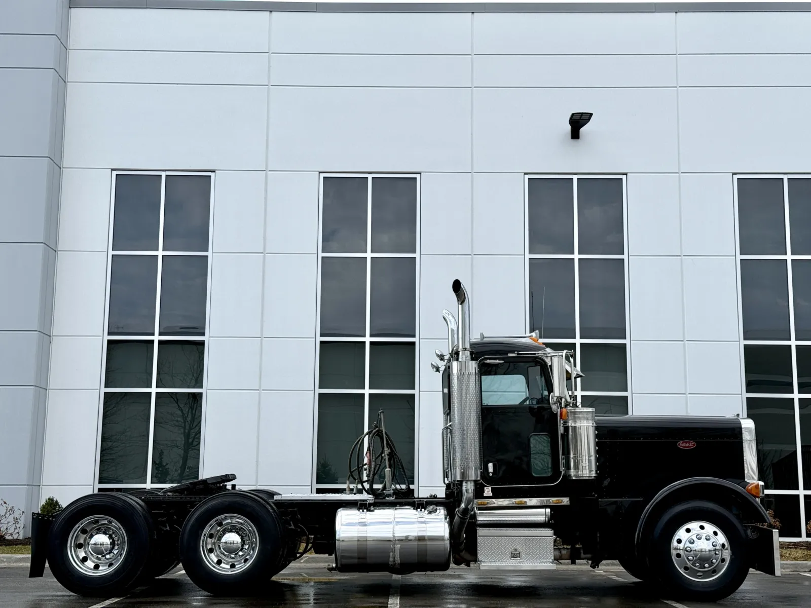 2005 Peterbilt - image 3