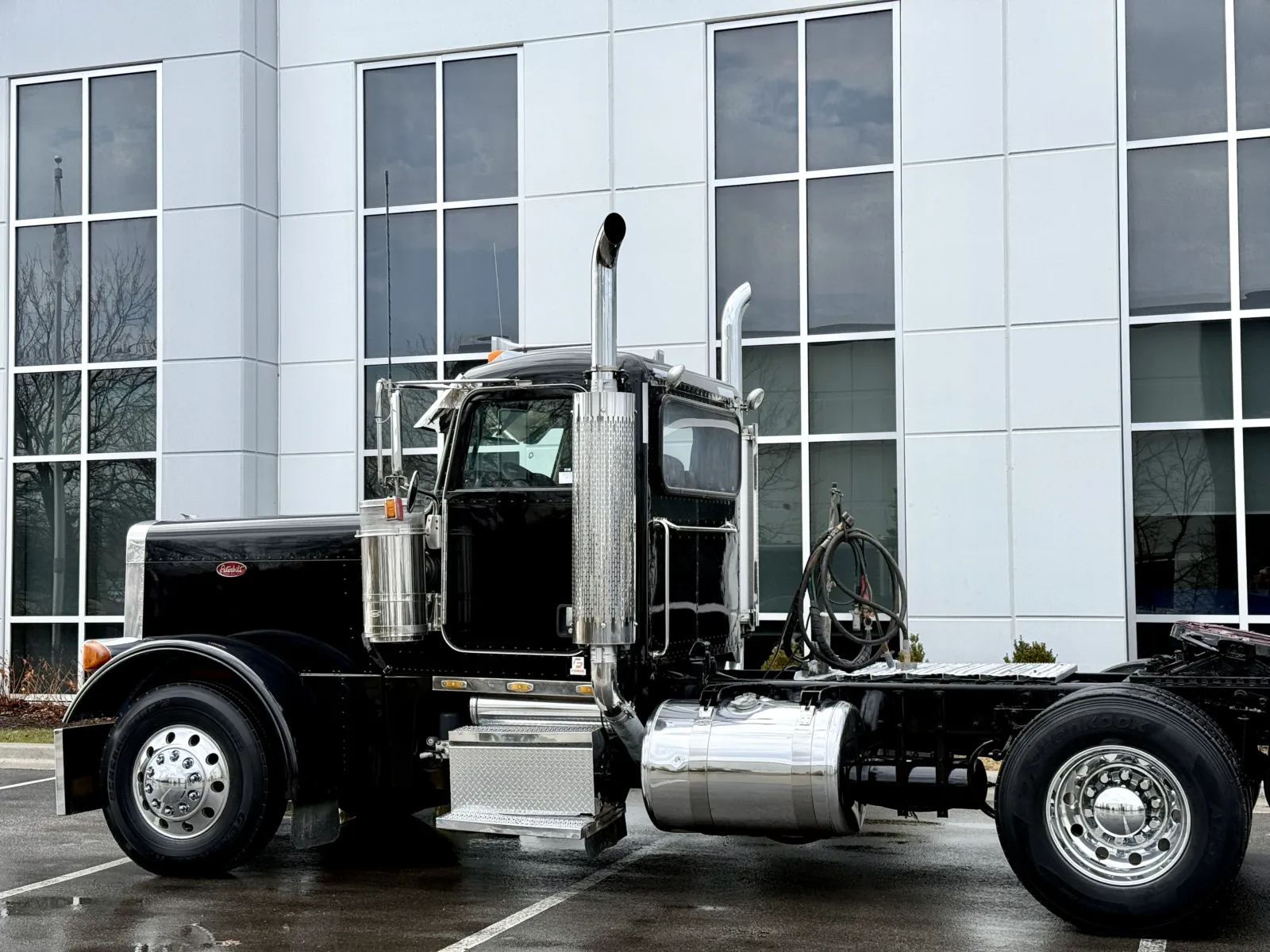 2005 Peterbilt - image 8