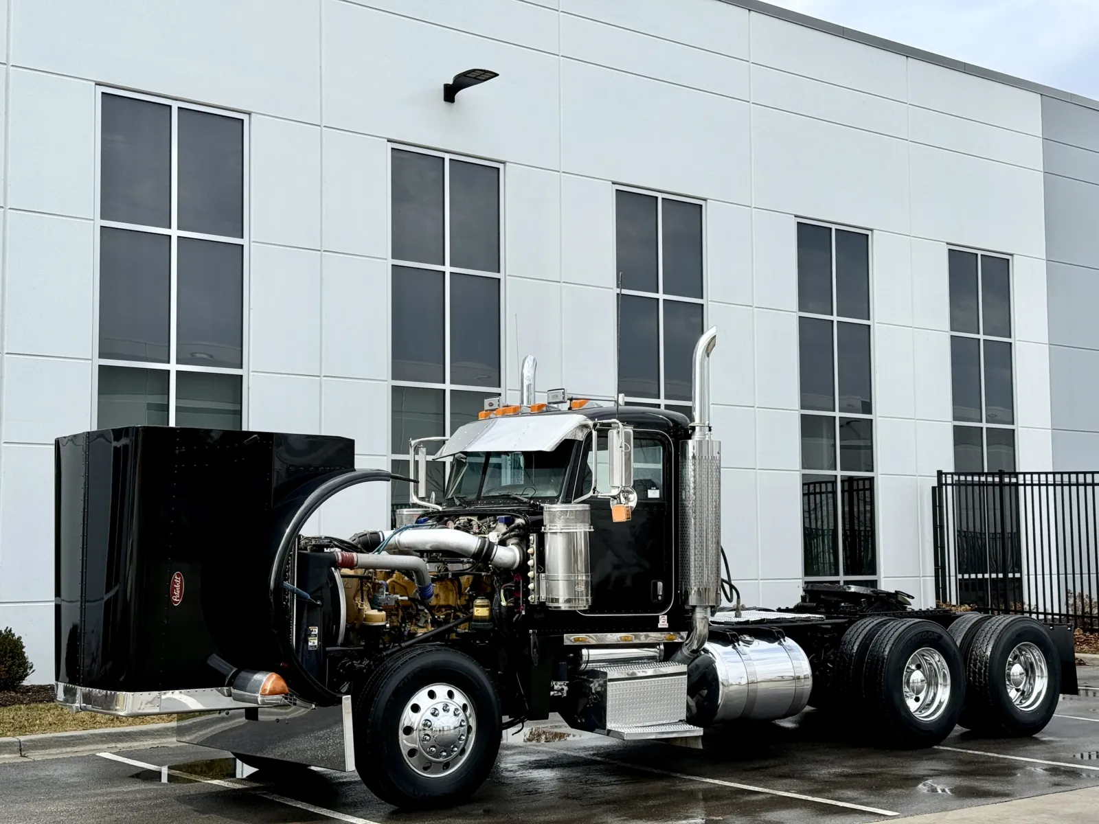 2005 Peterbilt - image 10
