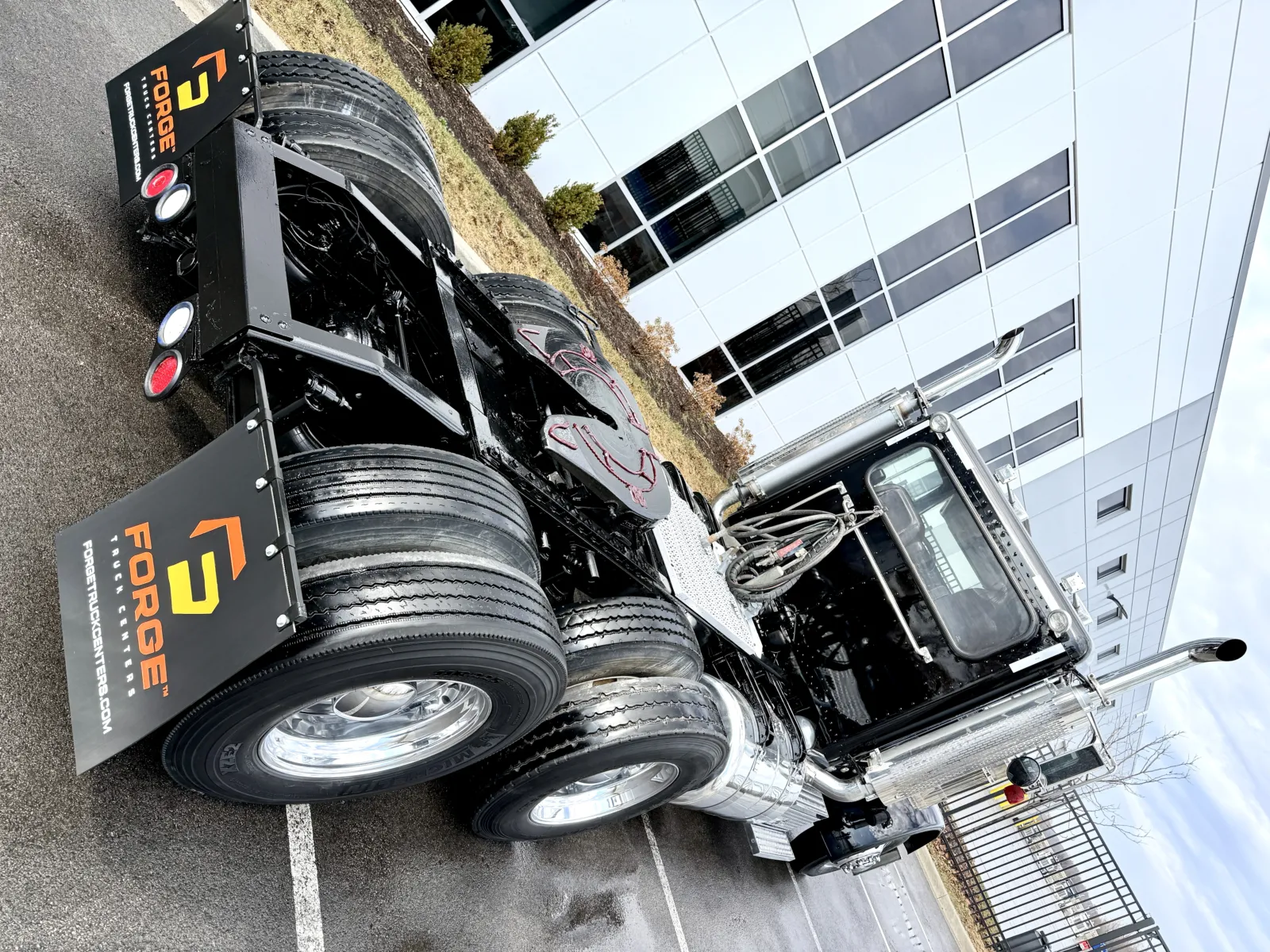 2005 Peterbilt - image 11