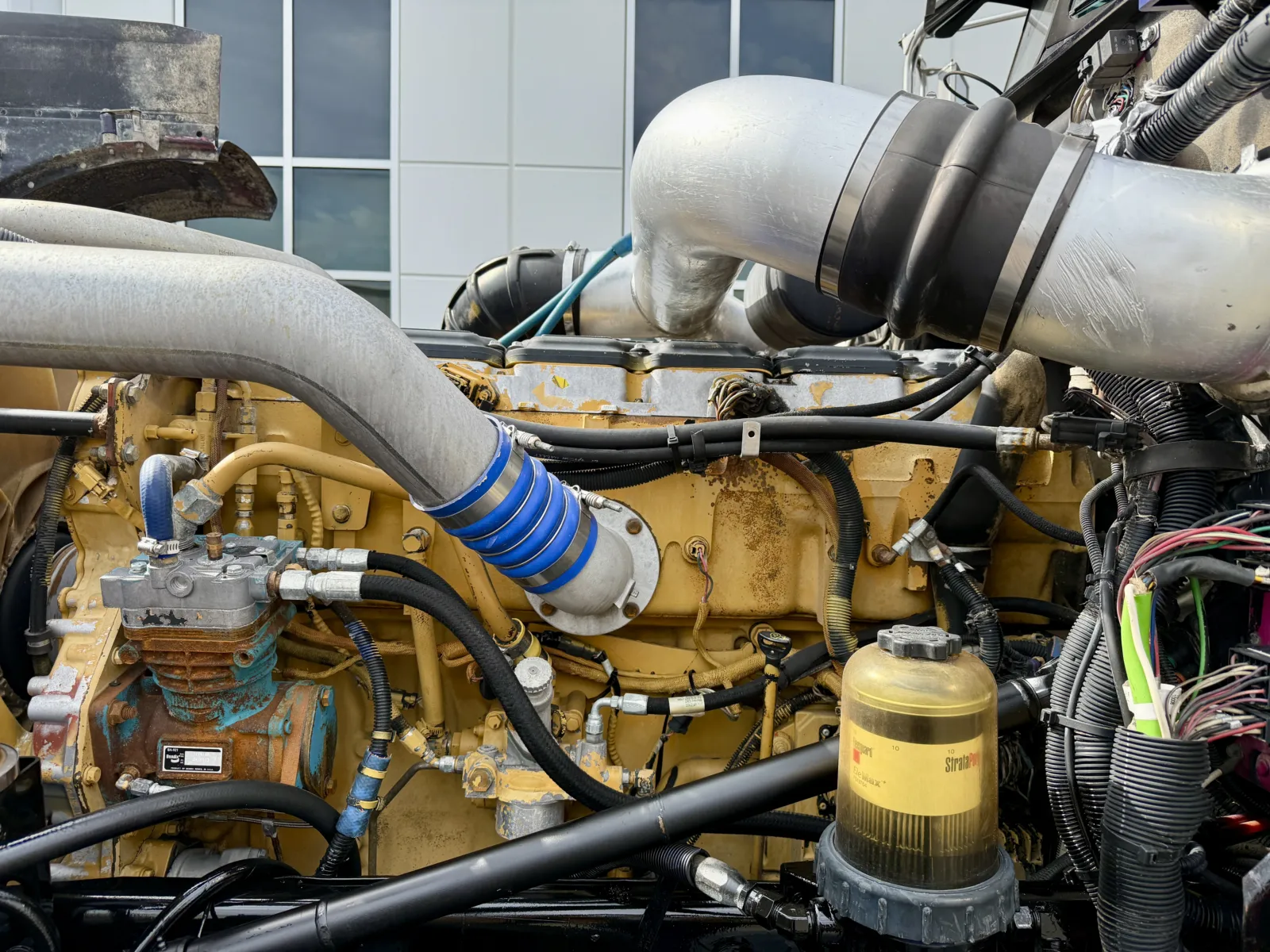 2005 Peterbilt - image 12