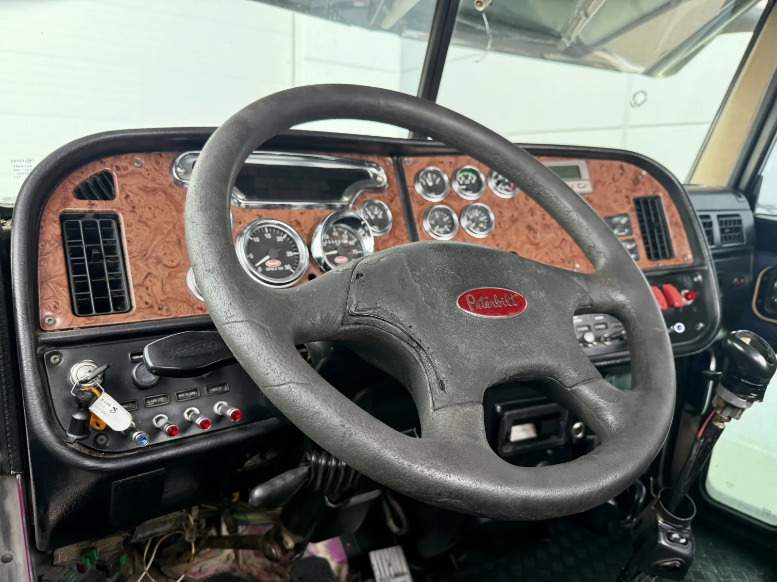 2005 Peterbilt - image 15