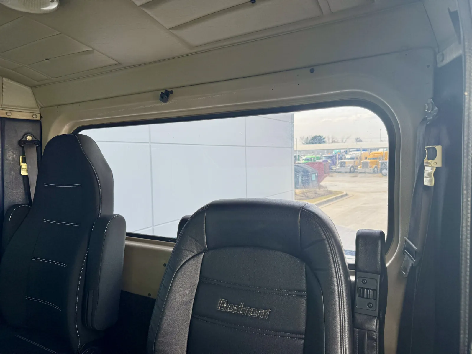 2005 Peterbilt - image 20