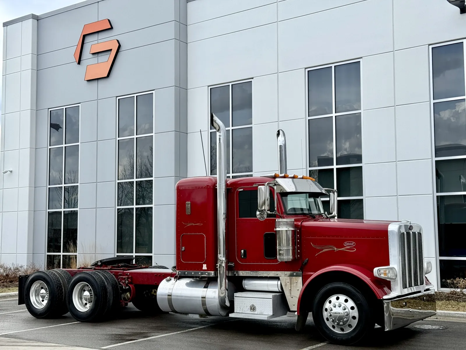 2016 Peterbilt 389 - image 2