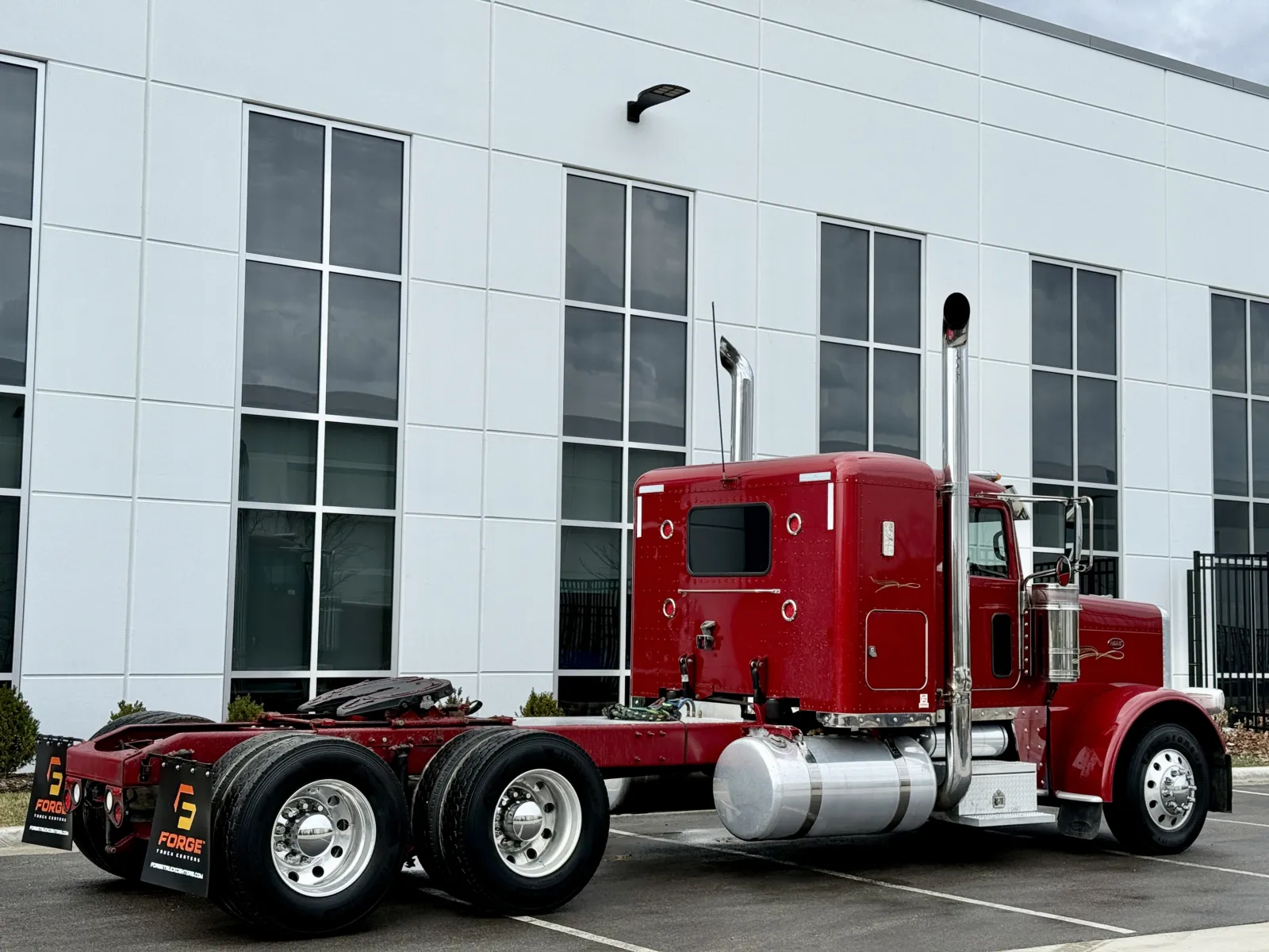 2016 Peterbilt 389 - image 5