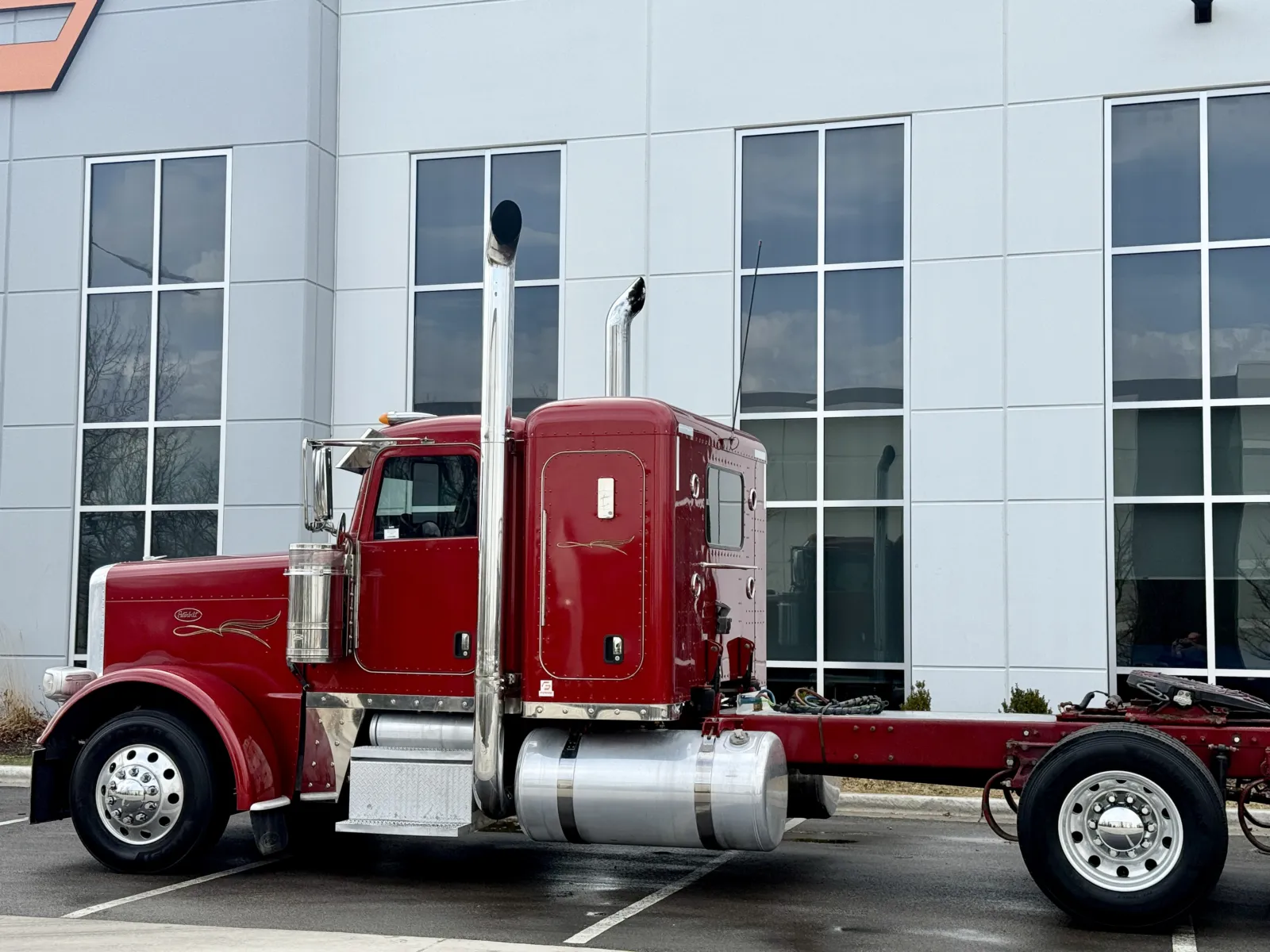2016 Peterbilt 389 - image 8