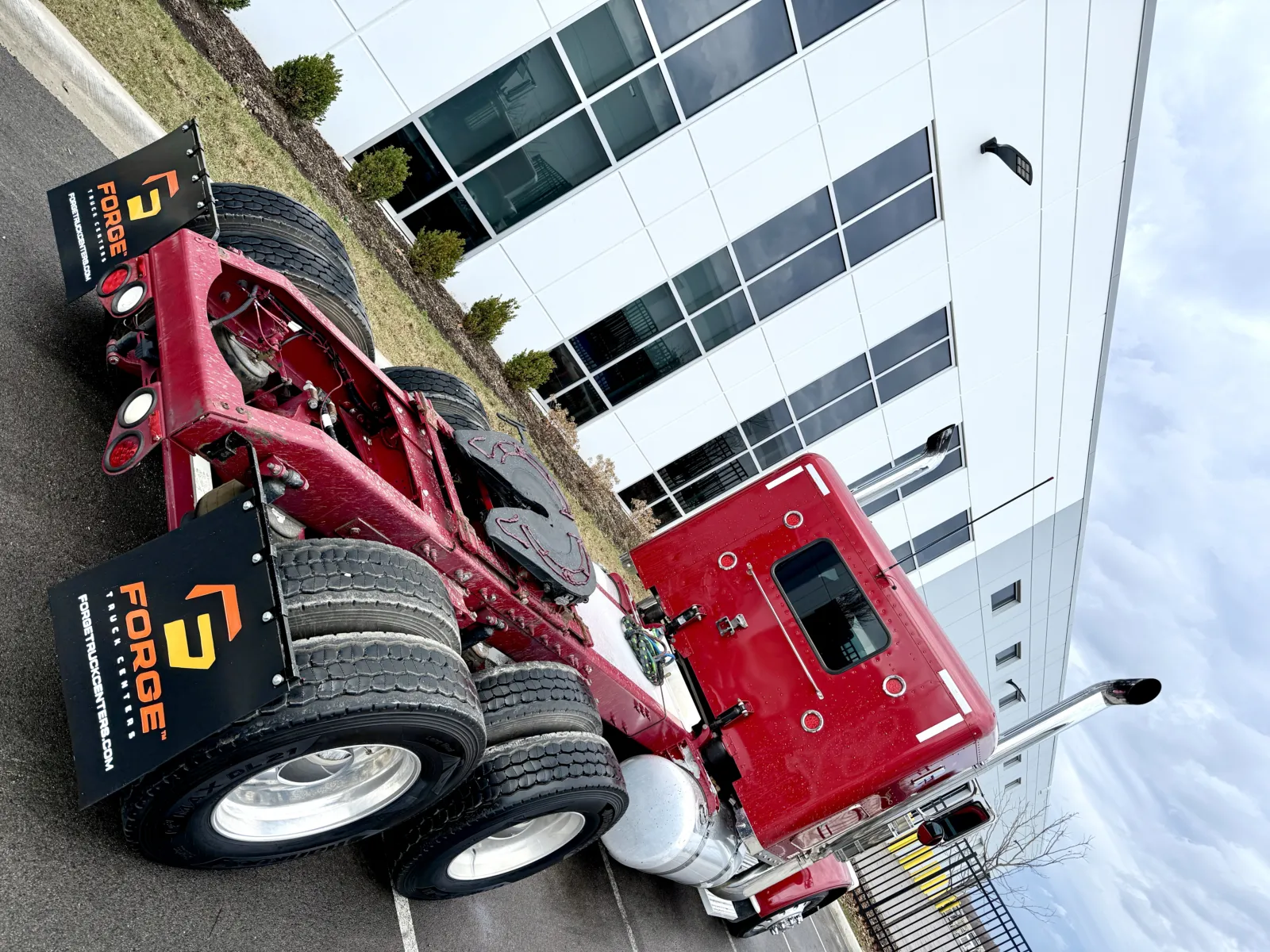 2016 Peterbilt 389 - image 11