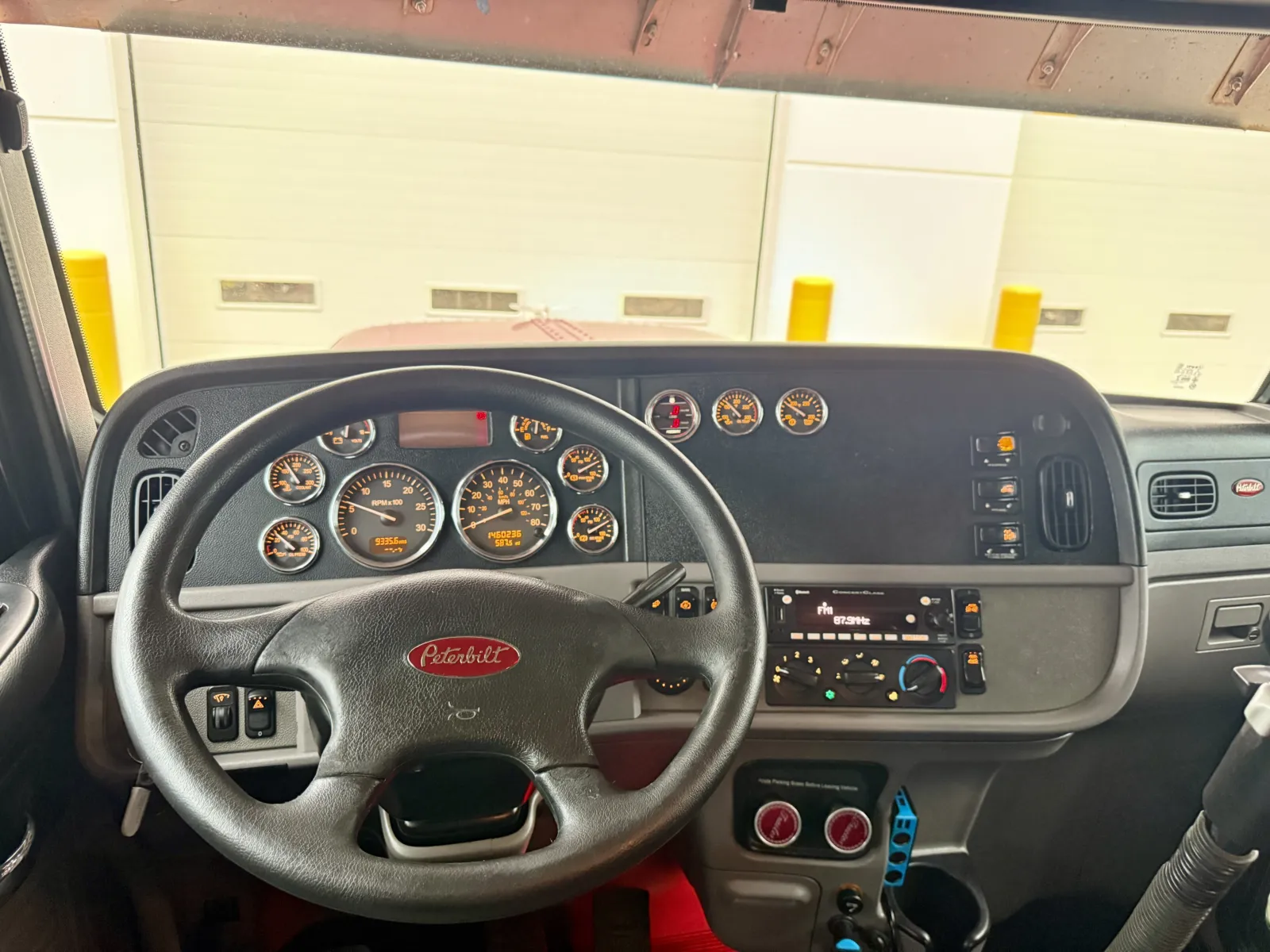 2016 Peterbilt 389 - image 16