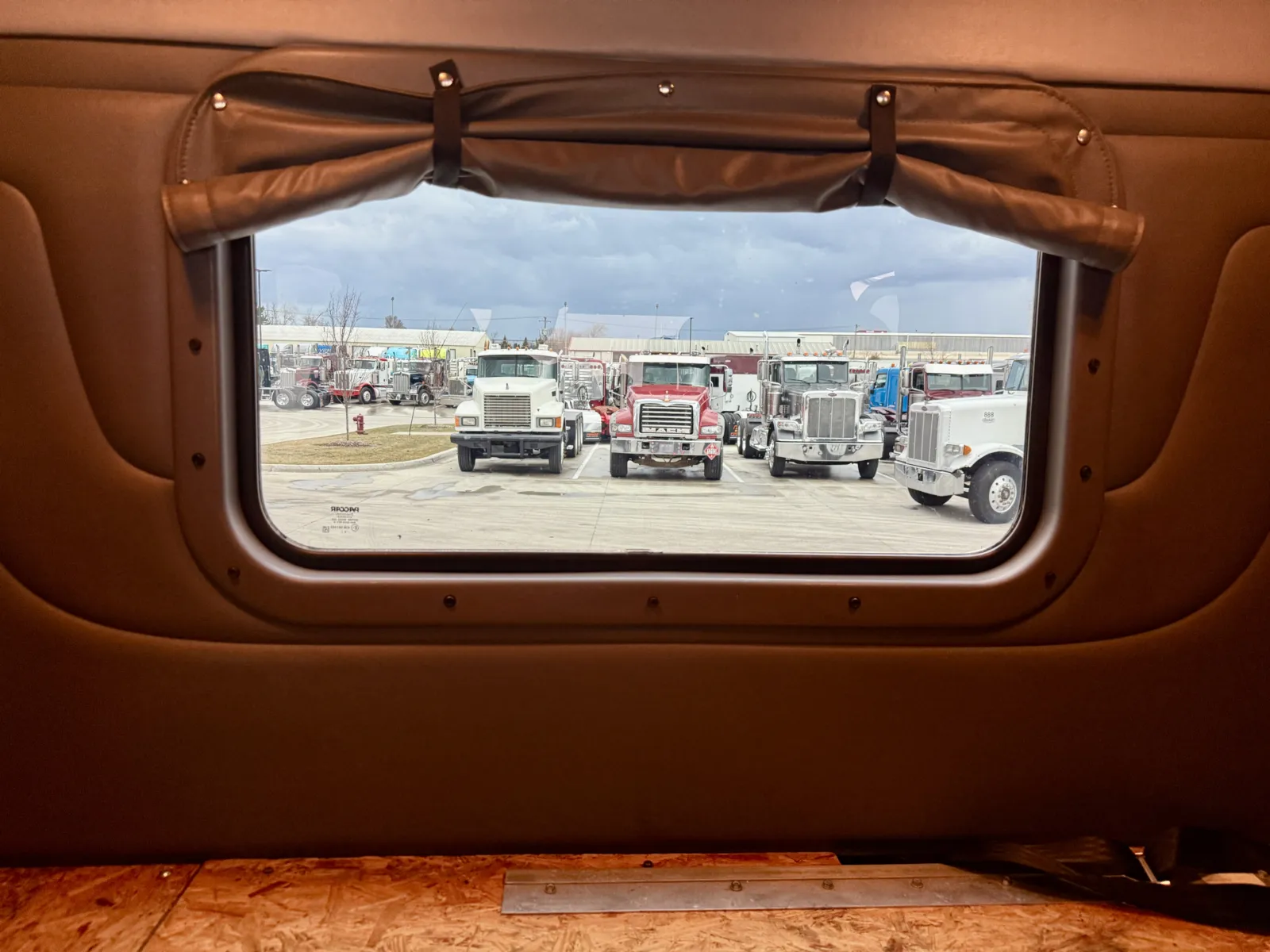 2016 Peterbilt 389 - image 23