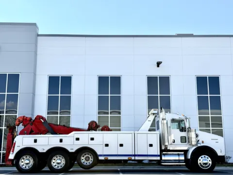 Another view of 2011 KENWORTH T800 for sale in New Lenox, IL at Forge Truck Centers - Illinois