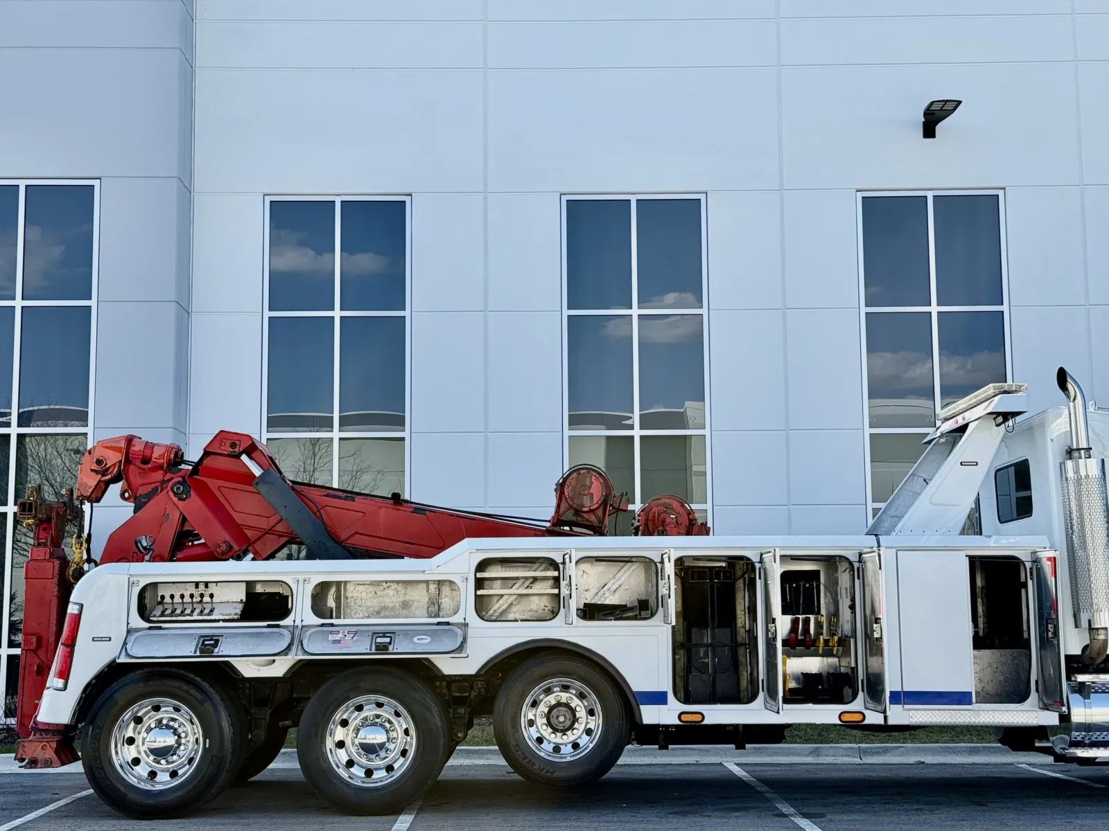 2011 Kenworth T800 - image 9