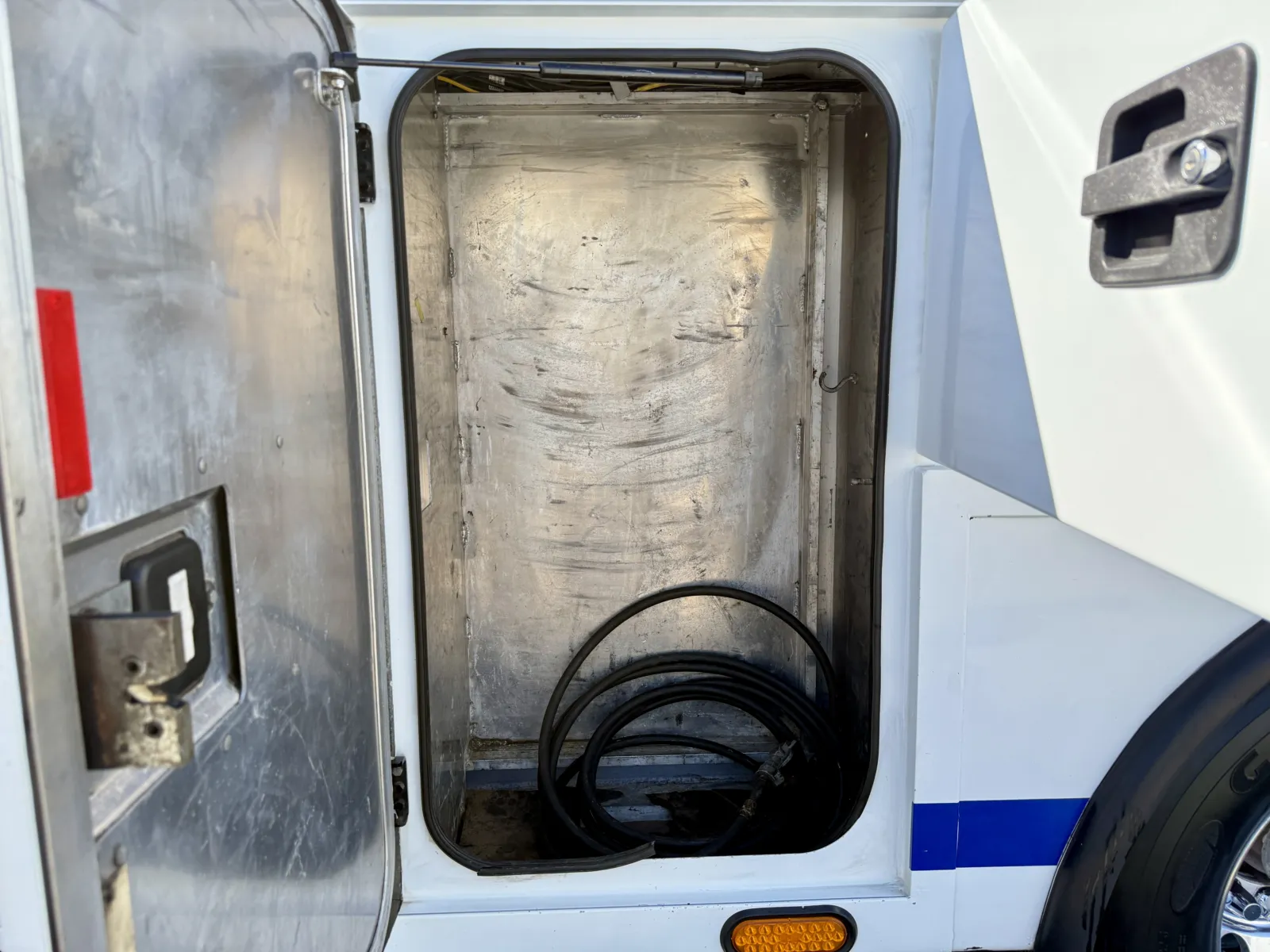 2011 Kenworth T800 - image 16