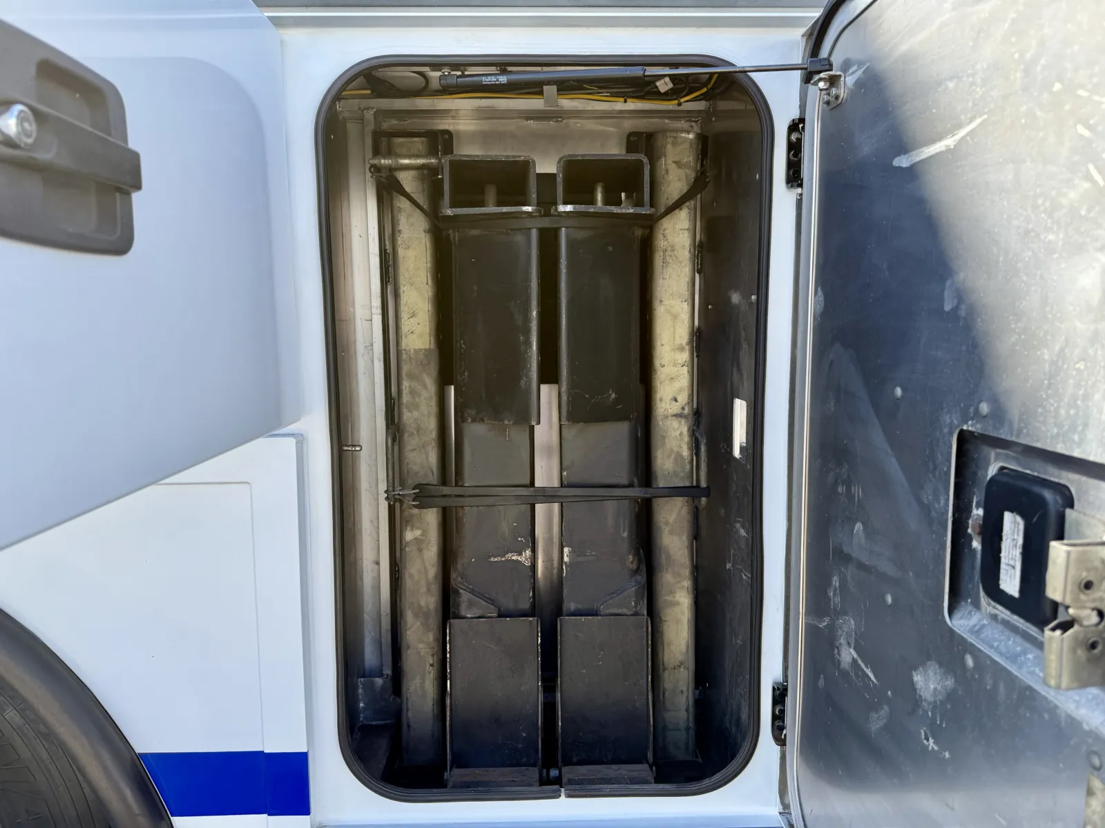 2011 Kenworth T800 - image 23