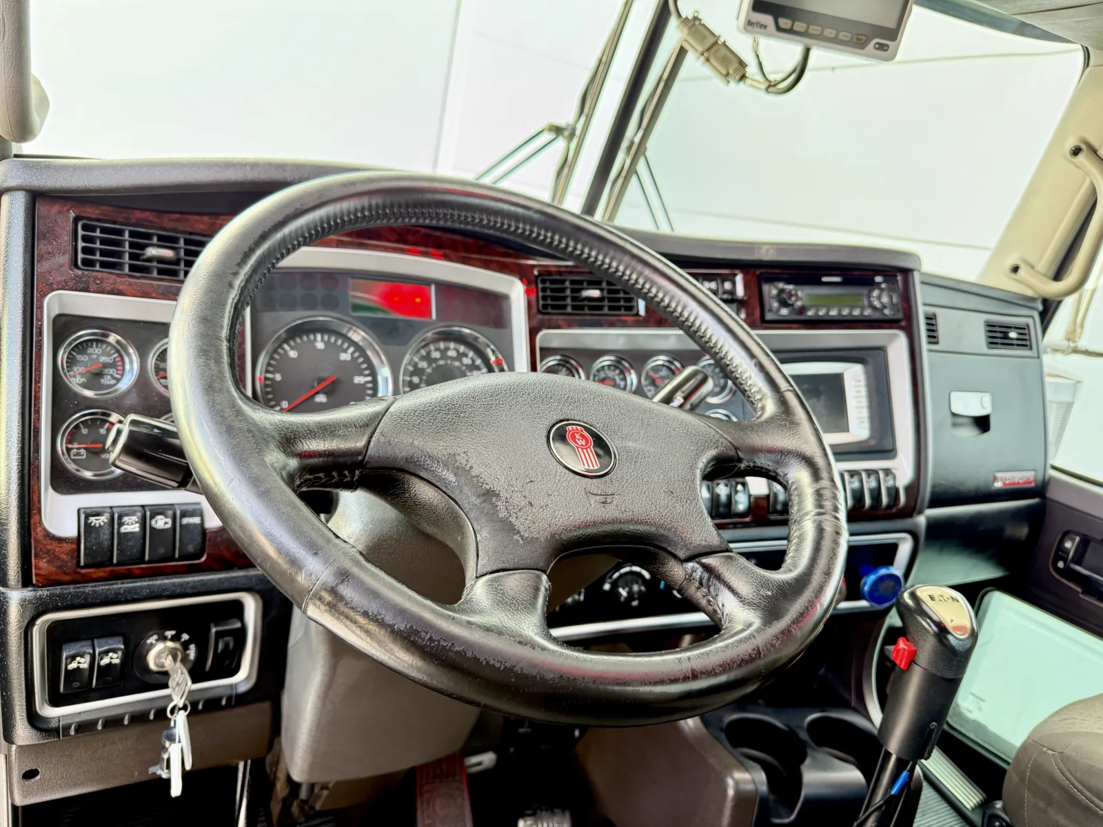 2011 Kenworth T800 - image 31