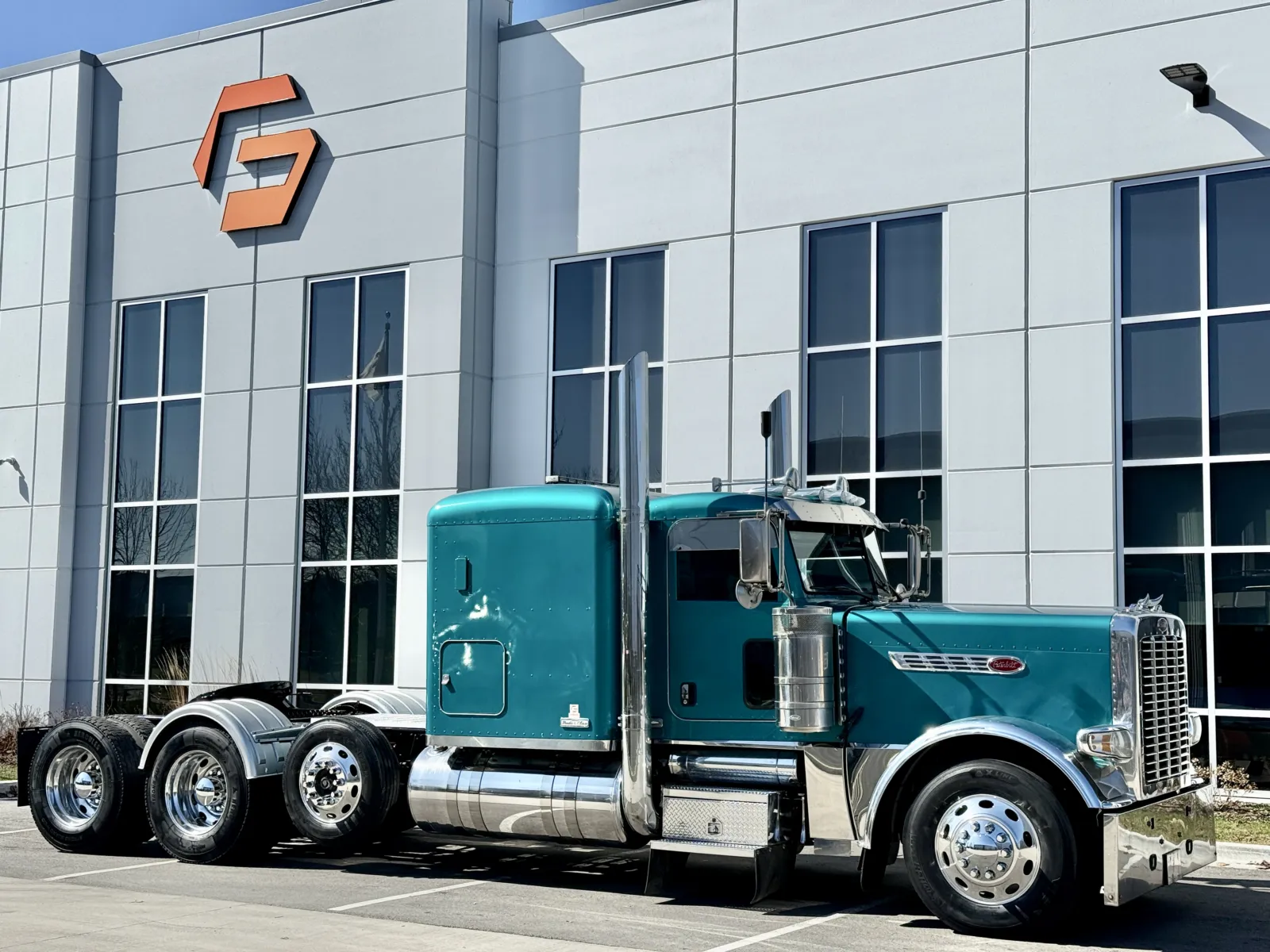2016 Peterbilt 389 - image 2
