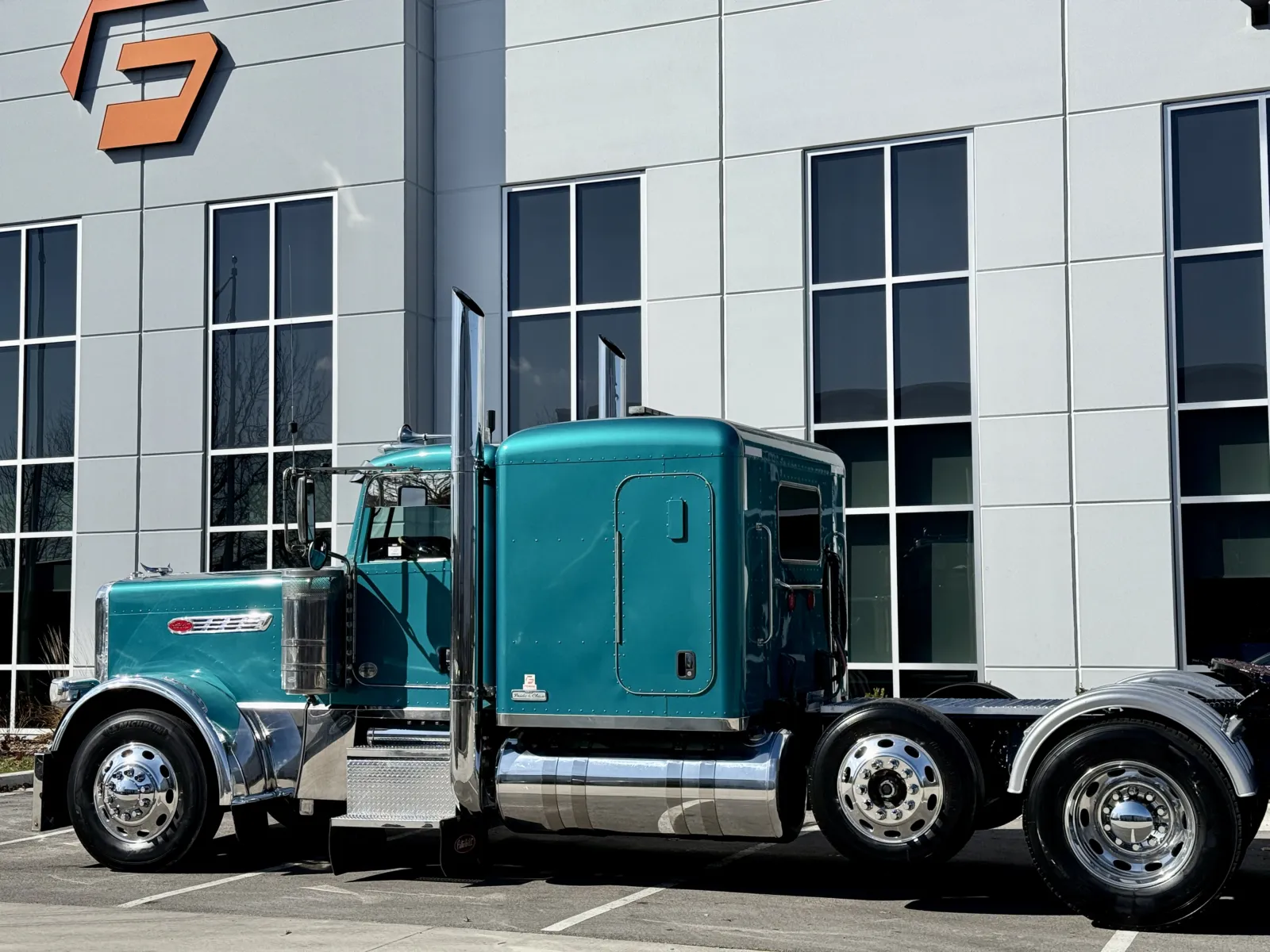 2016 Peterbilt 389 - image 8