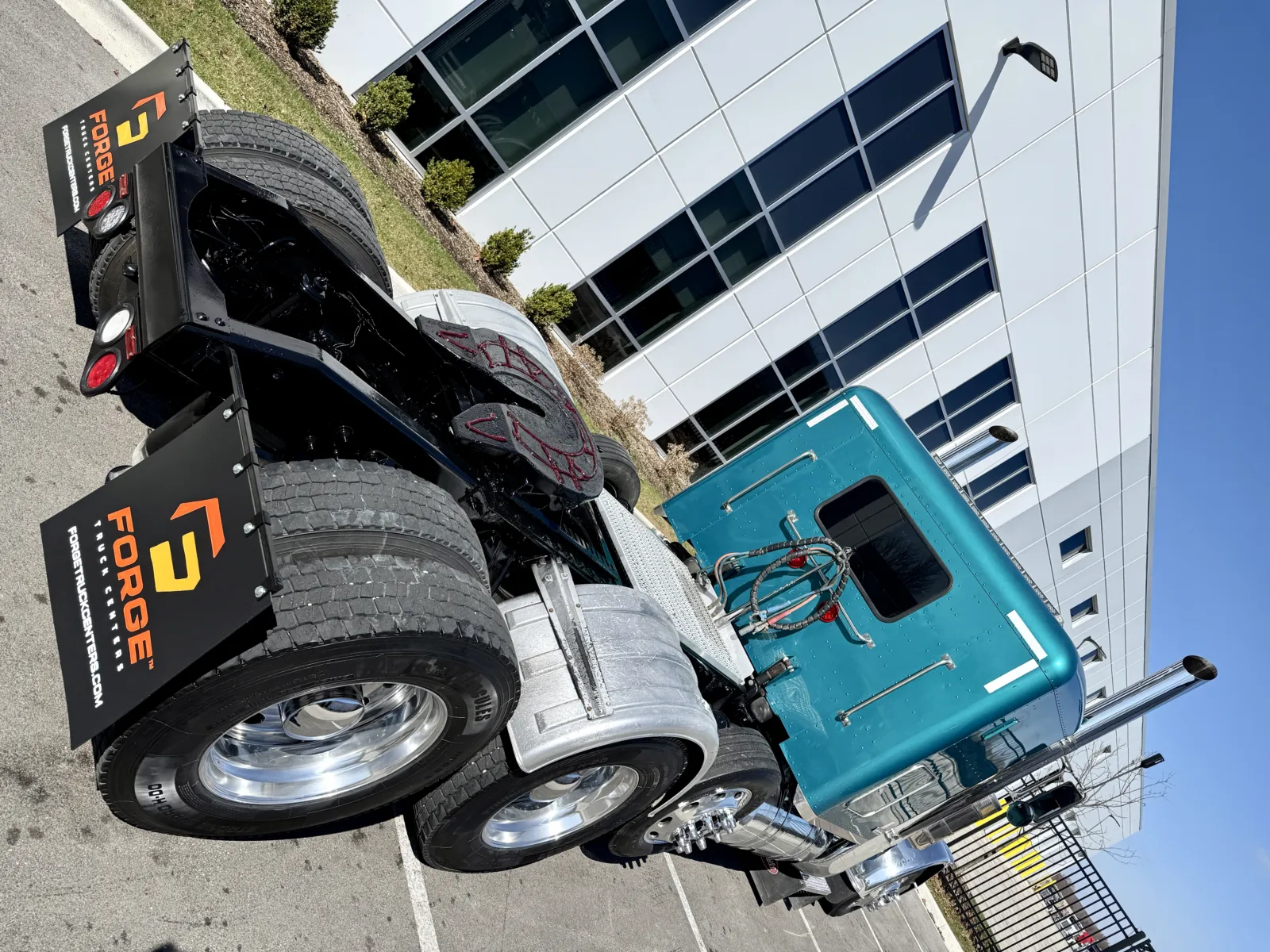 2016 Peterbilt 389 - image 11