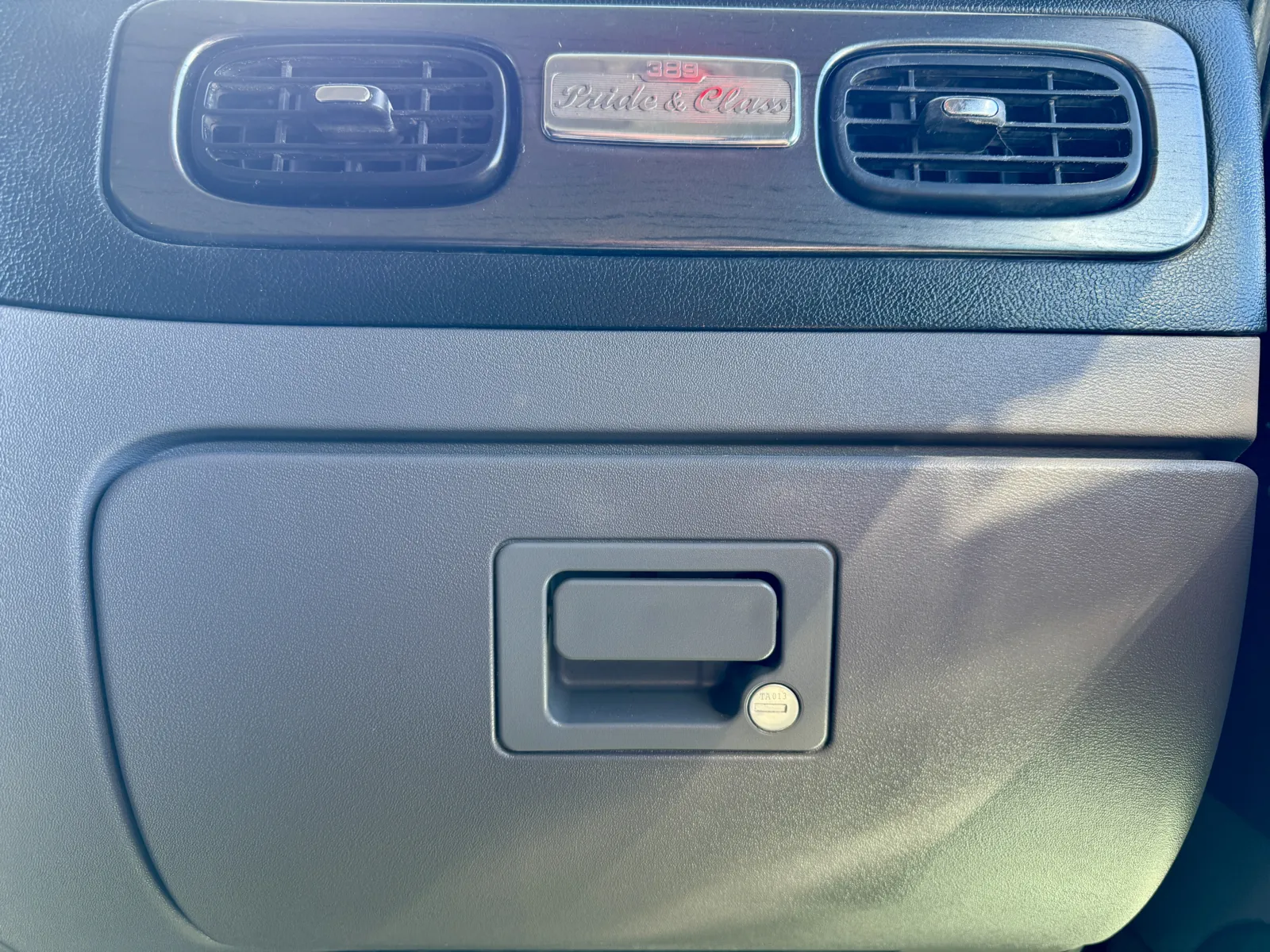 2016 Peterbilt 389 - image 19