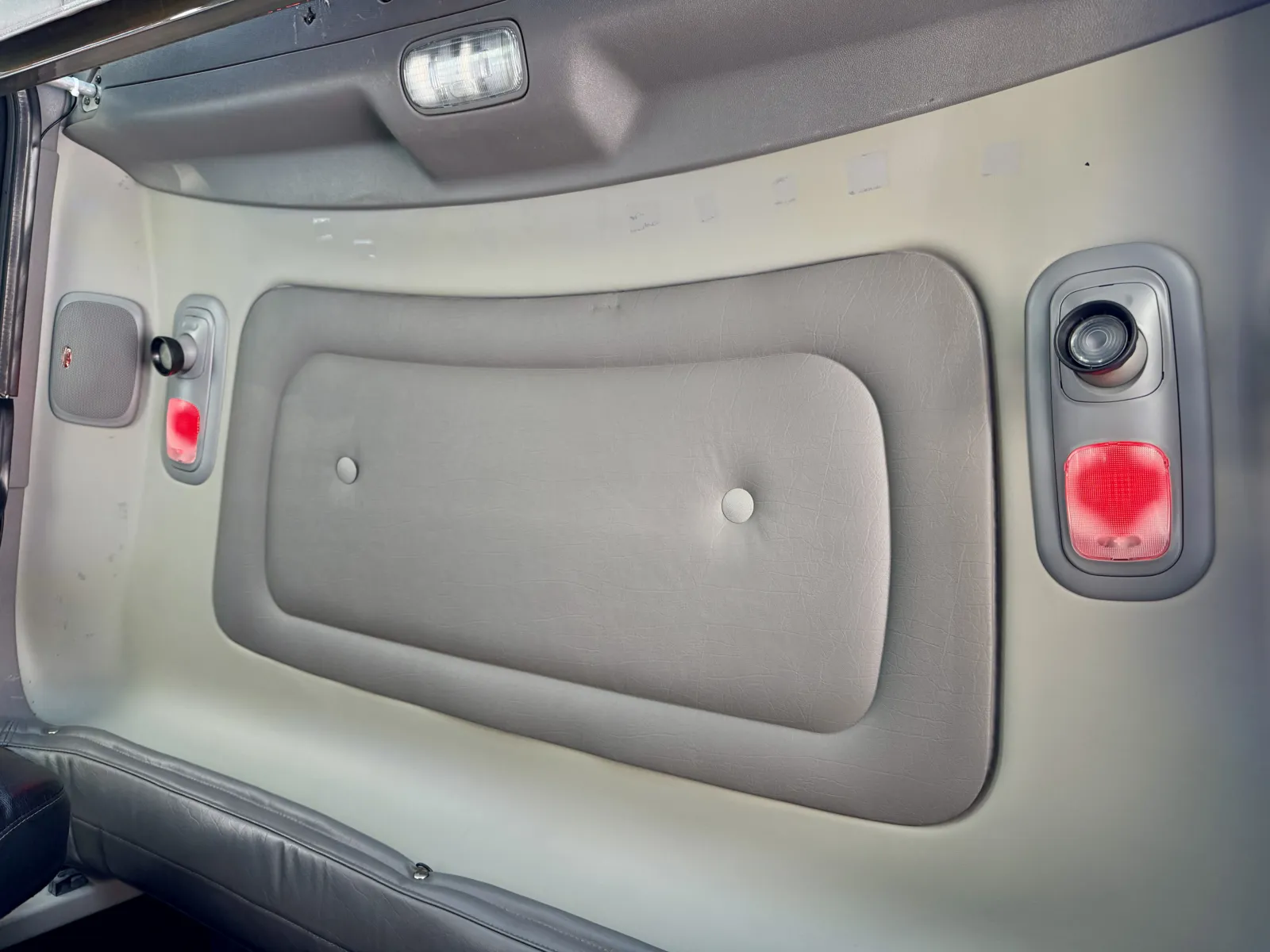 2016 Peterbilt 389 - image 21