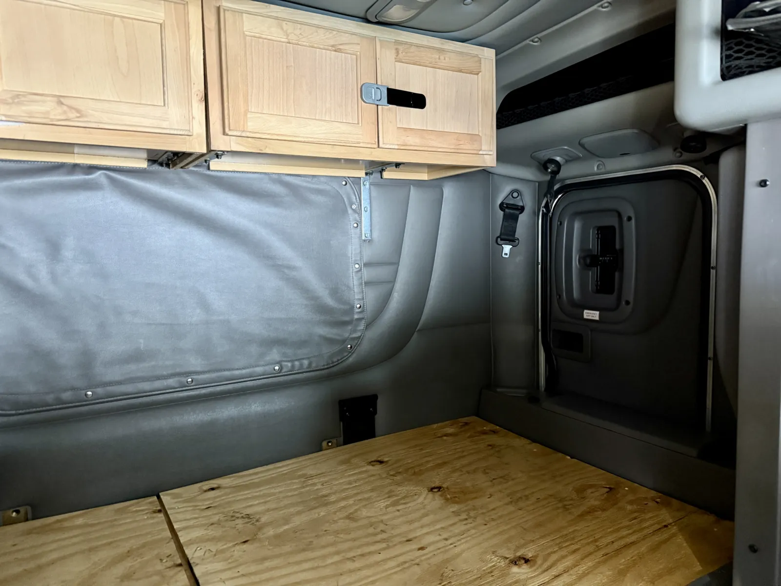 2016 Peterbilt 389 - image 24