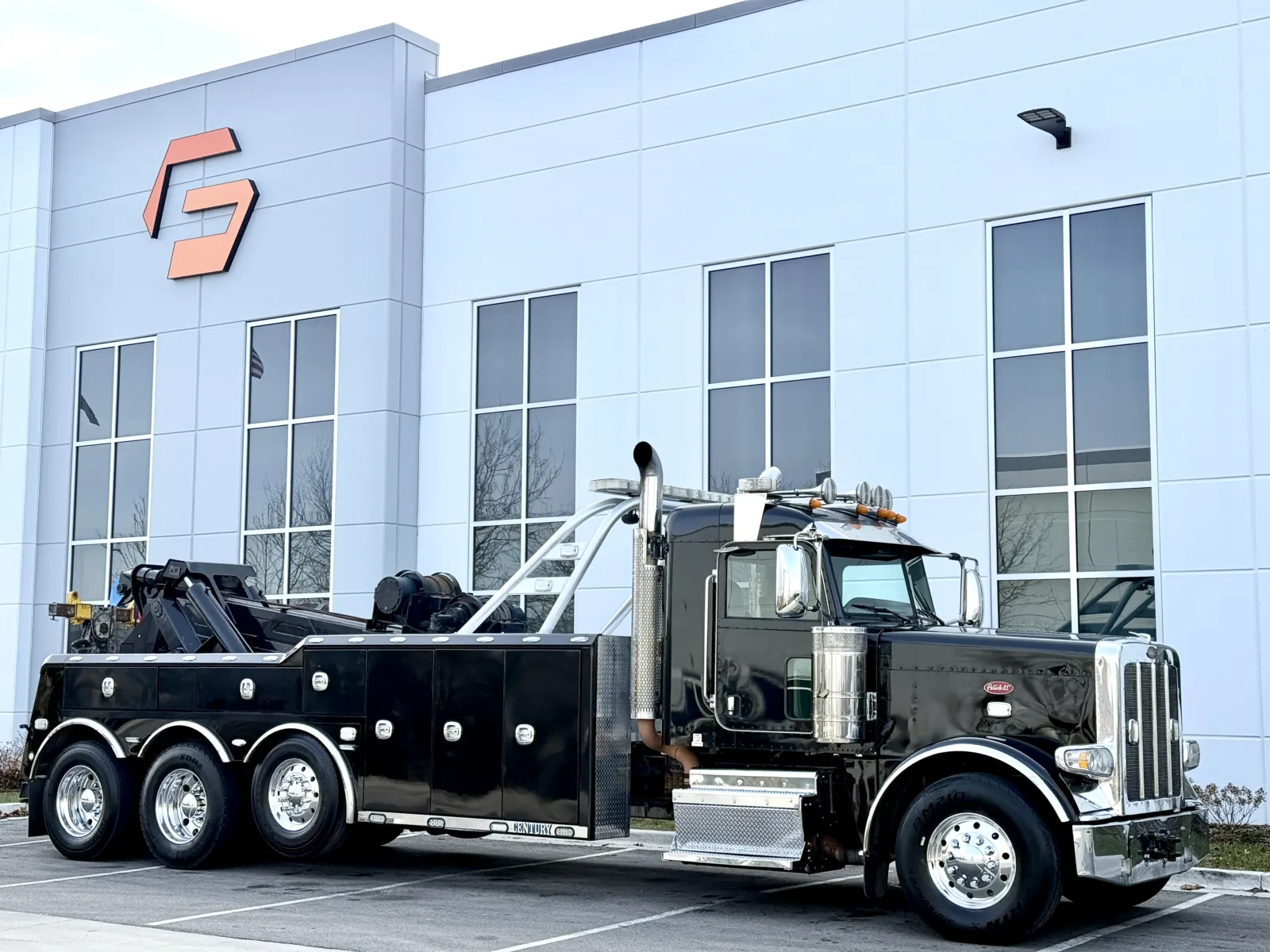 2017 Peterbilt 389 - image 2