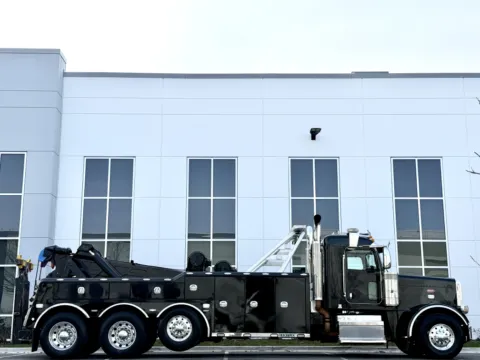 Another view of 2017 PETERBILT 389 for sale in New Lenox, IL at Forge Truck Centers - Illinois