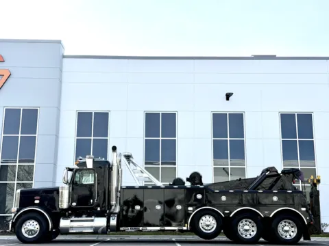 More photos of 2017 PETERBILT 389 at Forge Truck Centers - Illinois, IL