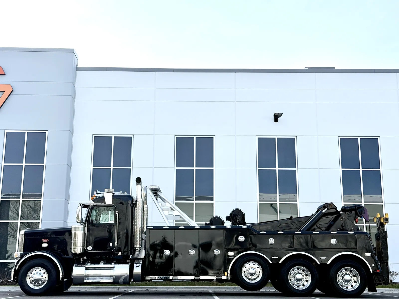 2017 Peterbilt 389 - image 4