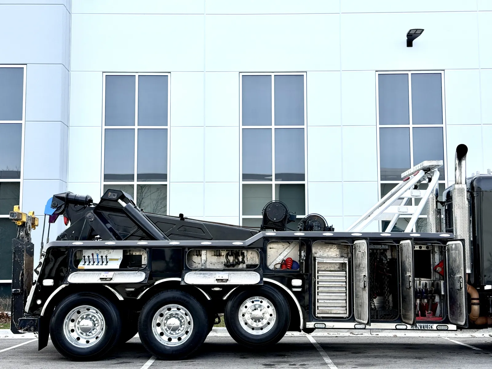 2017 Peterbilt 389 - image 9