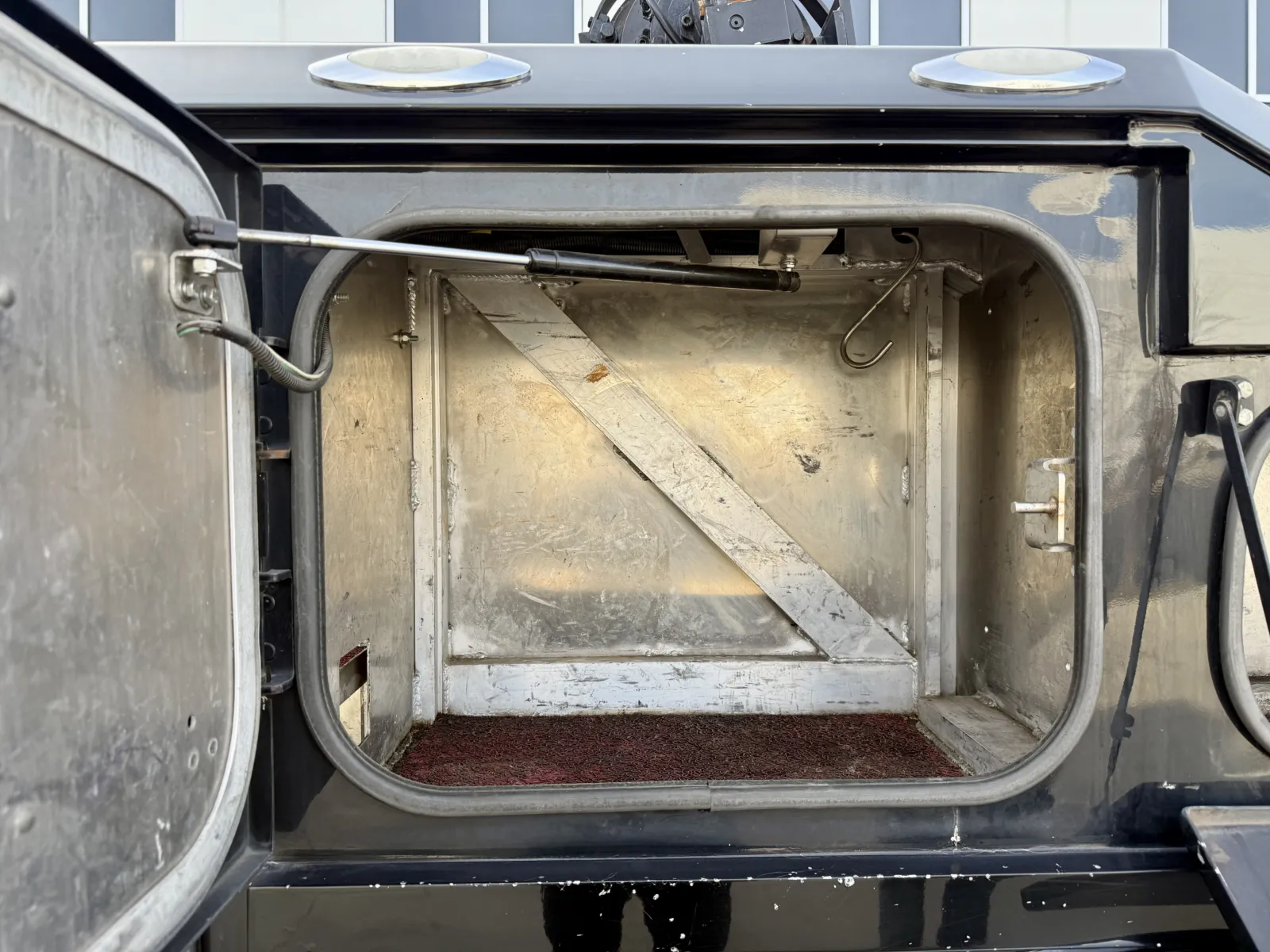 2017 Peterbilt 389 - image 17