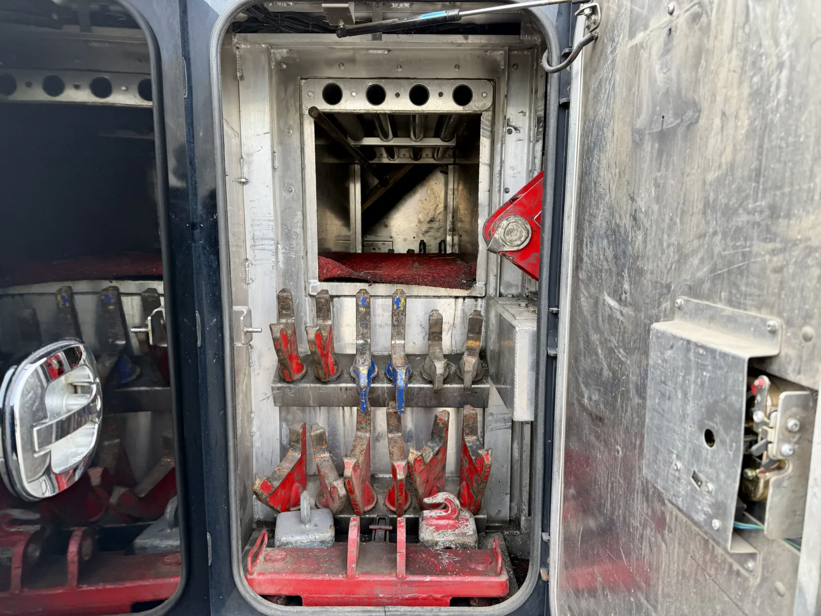 2017 Peterbilt 389 - image 20