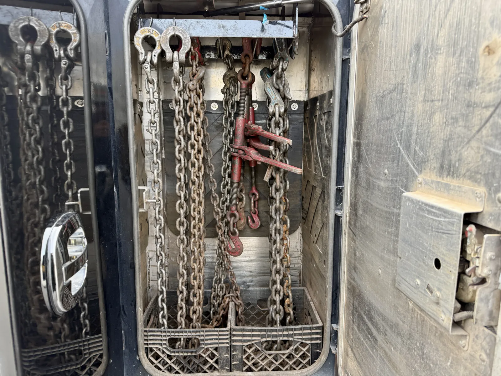 2017 Peterbilt 389 - image 21