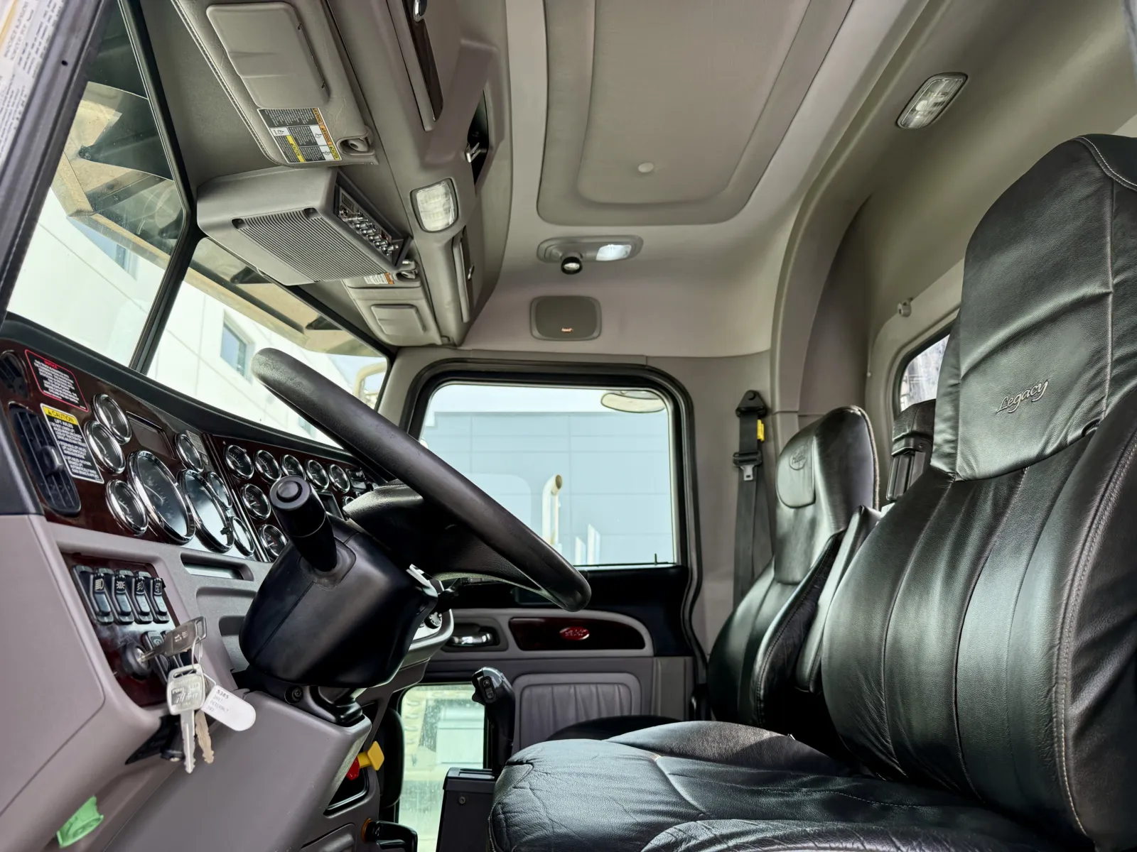 2017 Peterbilt 389 - image 28