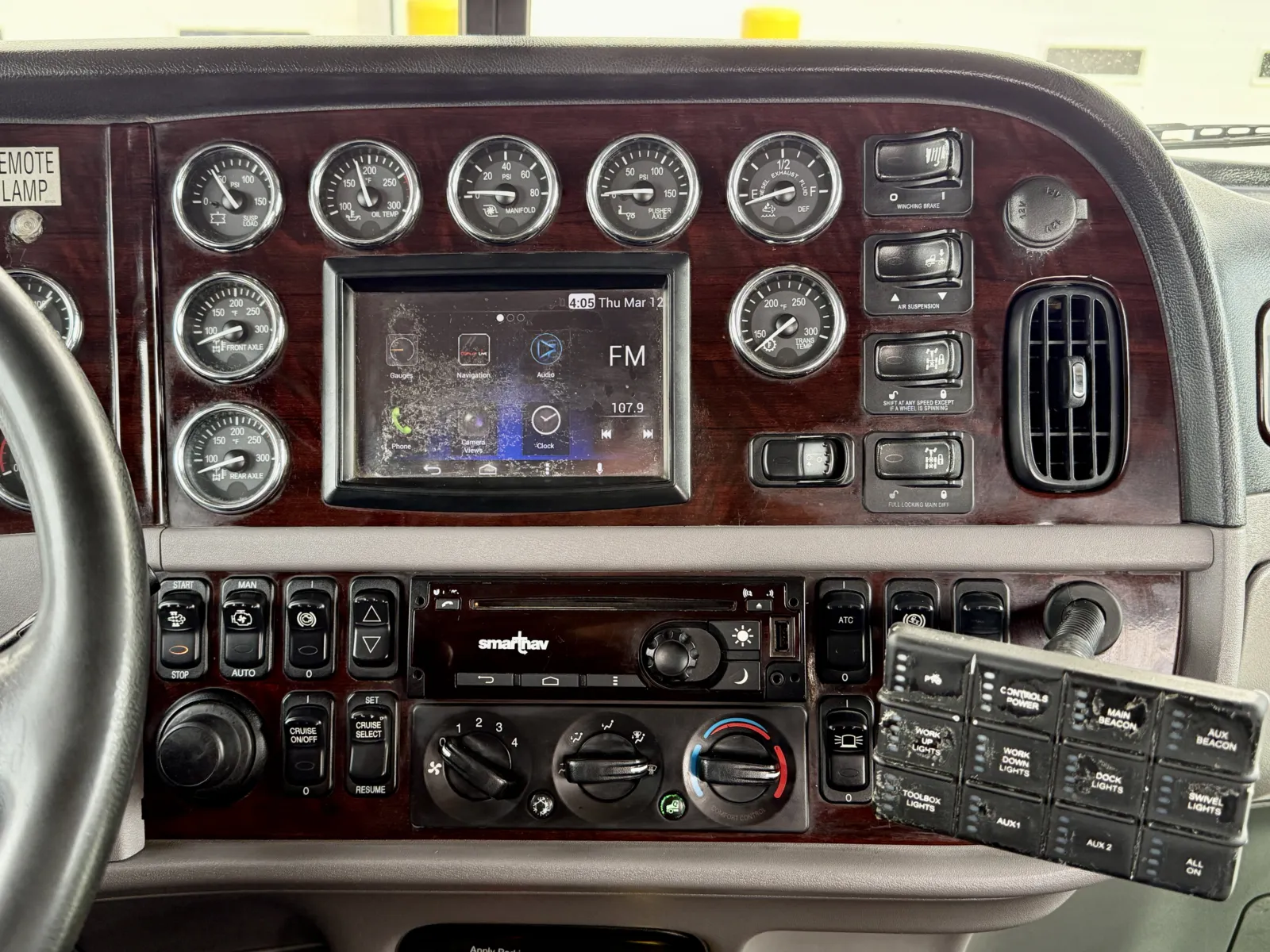 2017 Peterbilt 389 - image 32