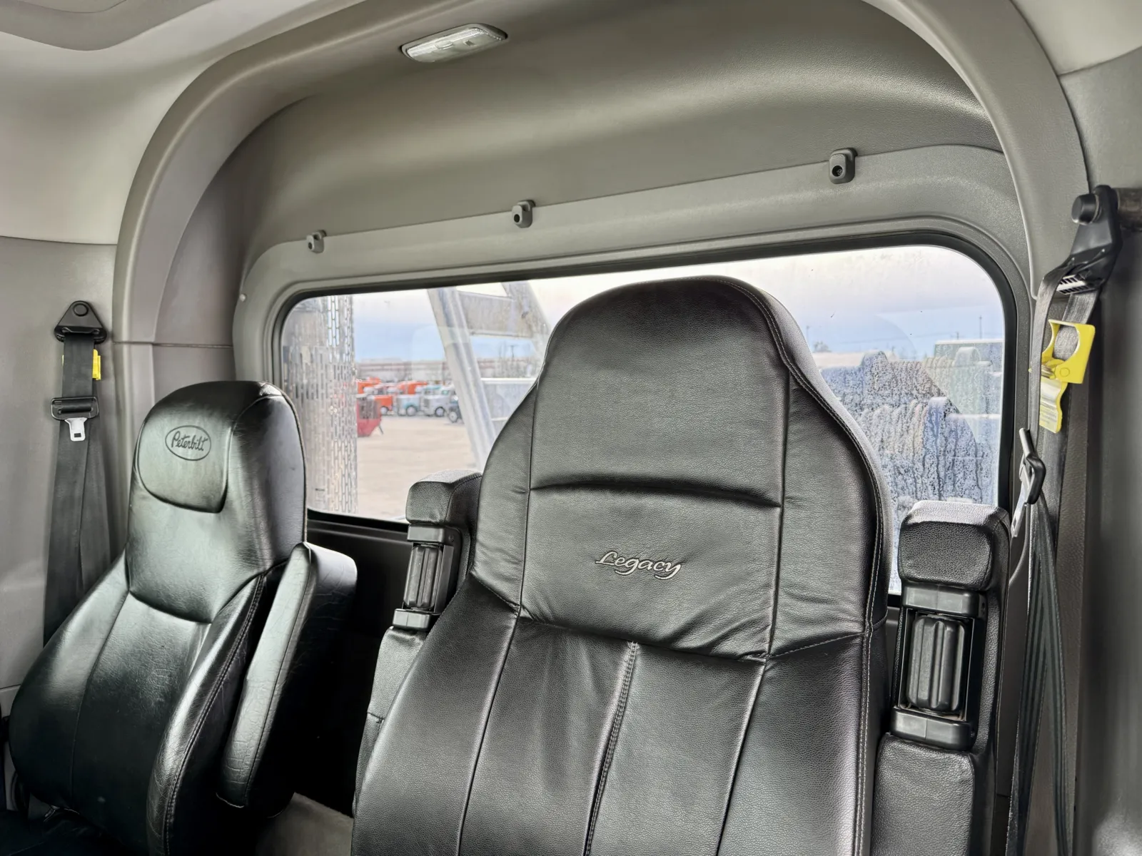 2017 Peterbilt 389 - image 34