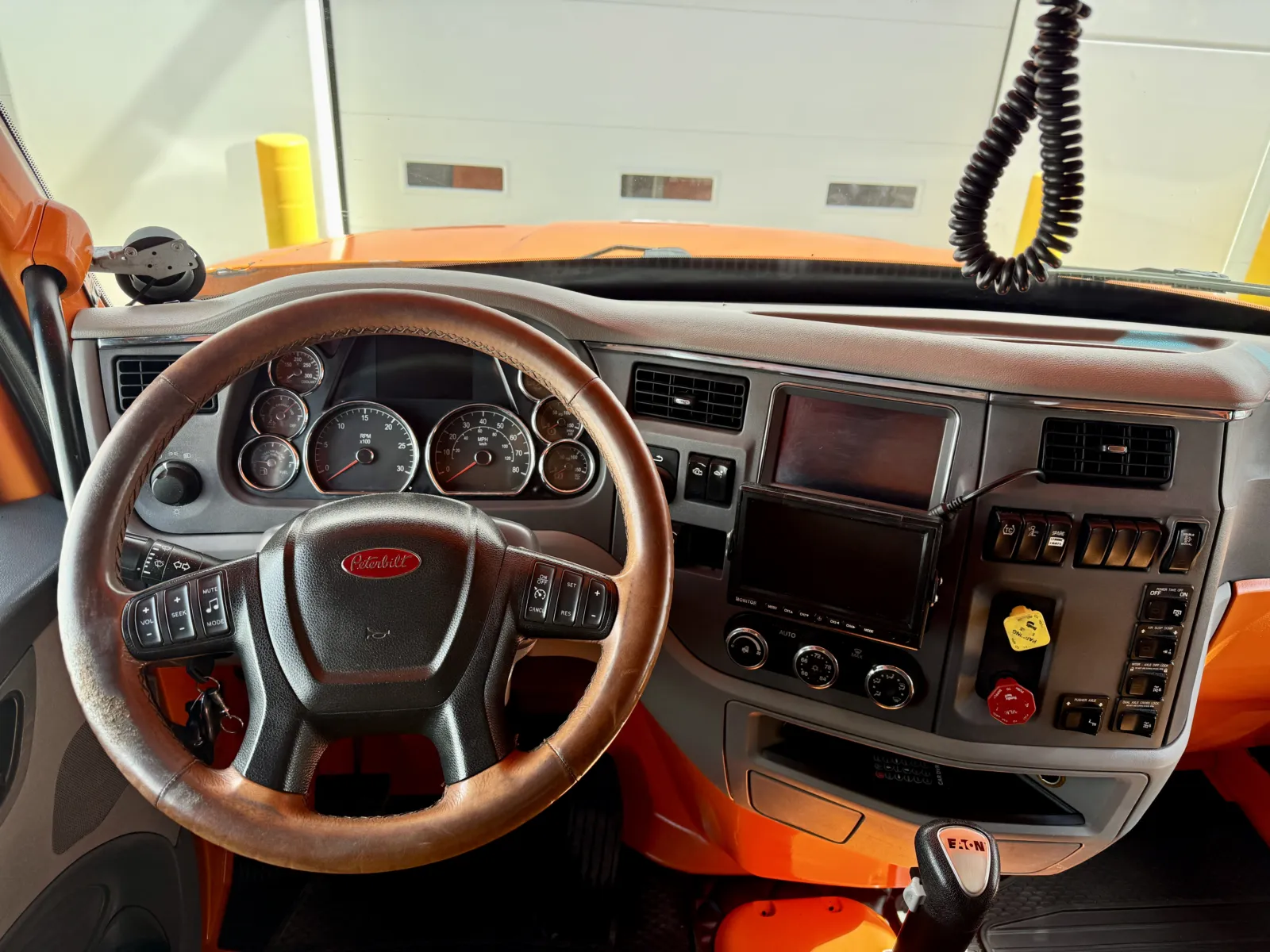 2017 Peterbilt 567 - image 32