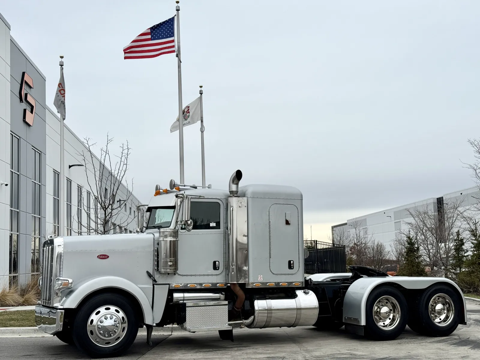2008 Peterbilt - image 1