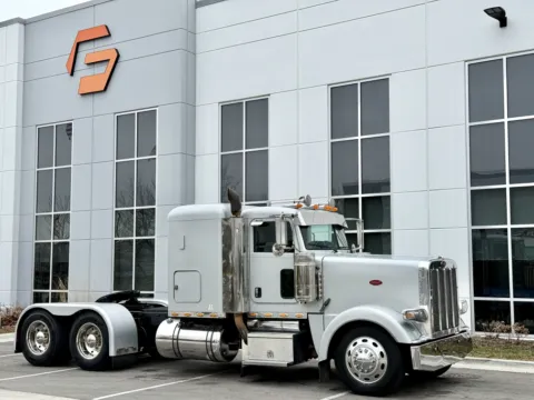 Photos of 2008 PETERBILT 388 for sale in New Lenox, IL at Forge Truck Centers - Illinois