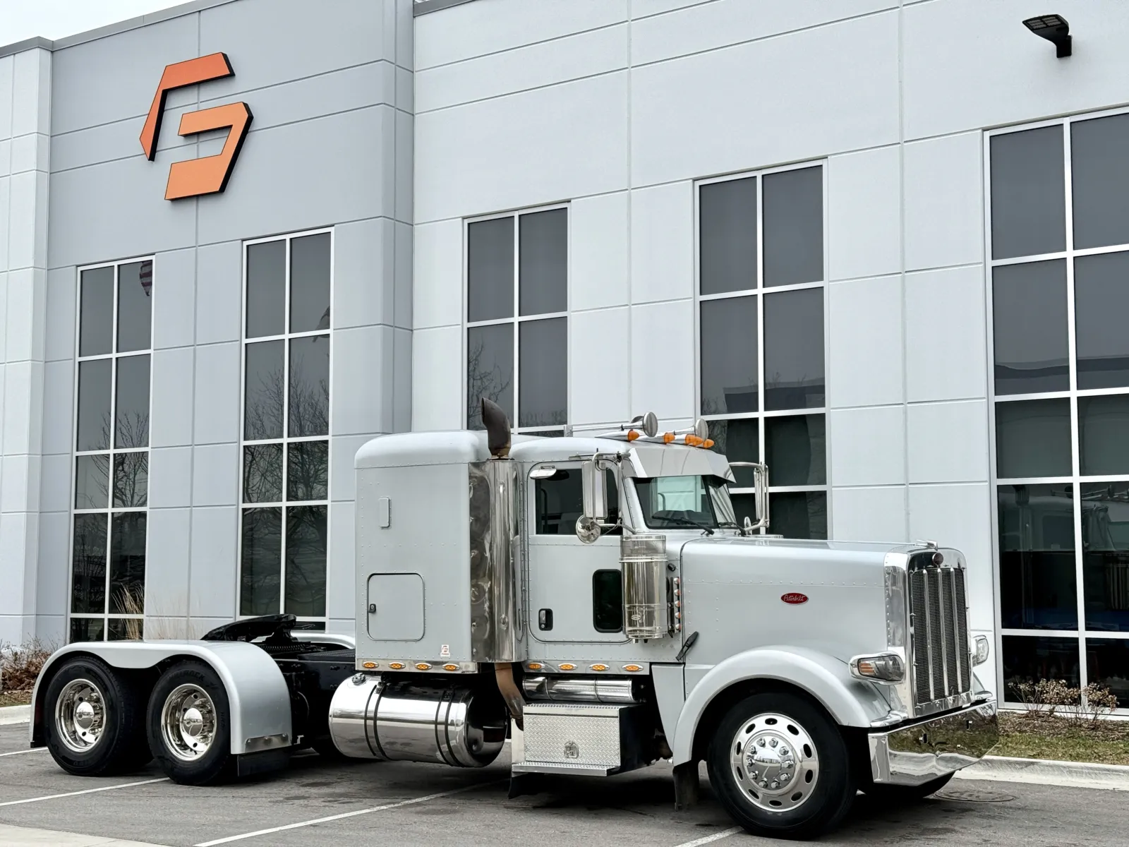 2008 Peterbilt - image 2