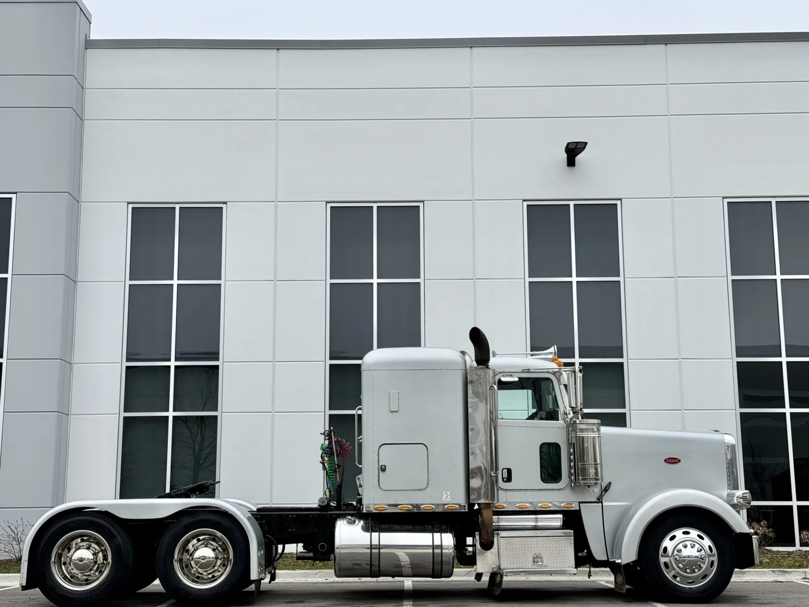 2008 Peterbilt - image 3