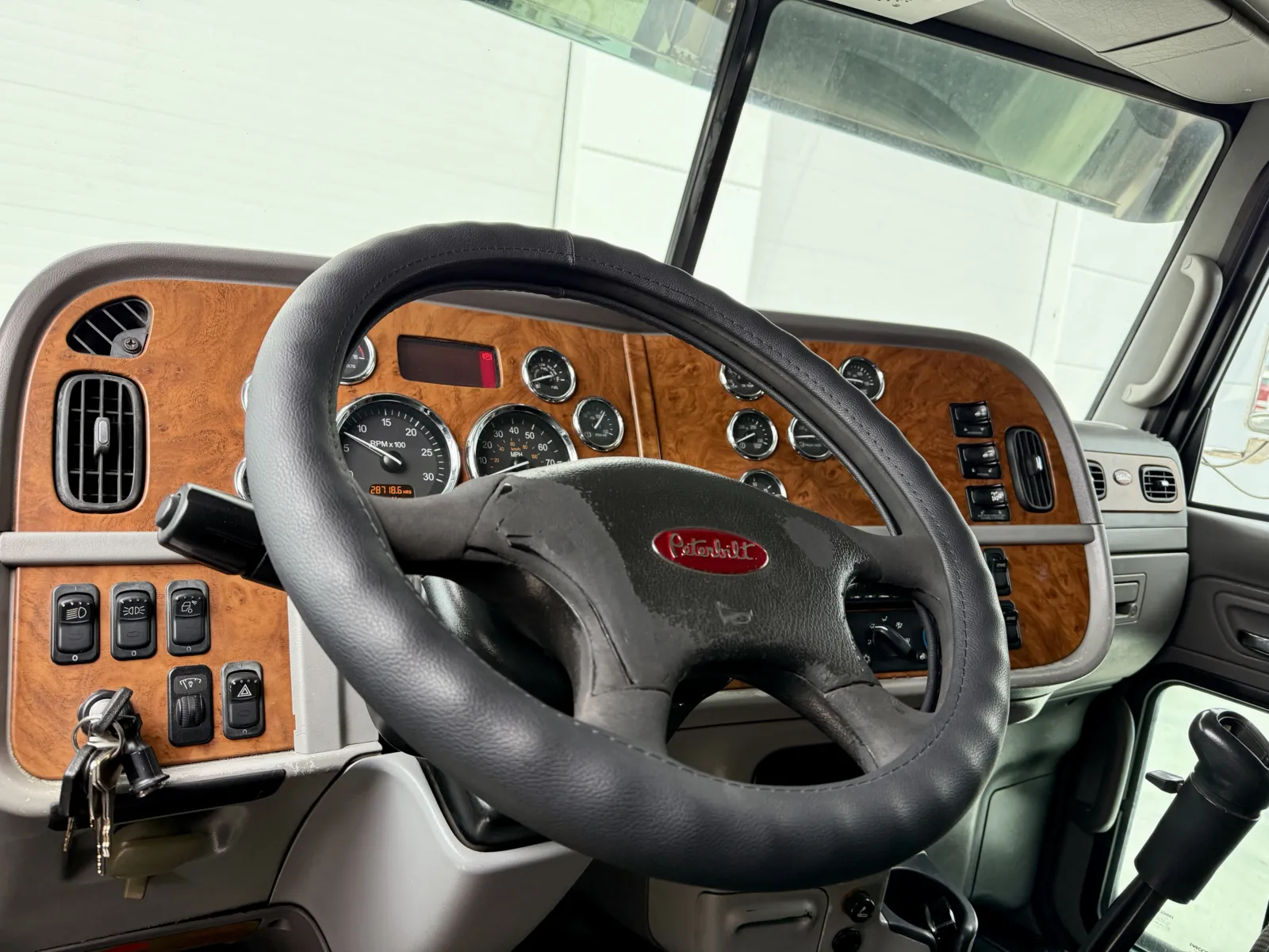 2008 Peterbilt - image 15