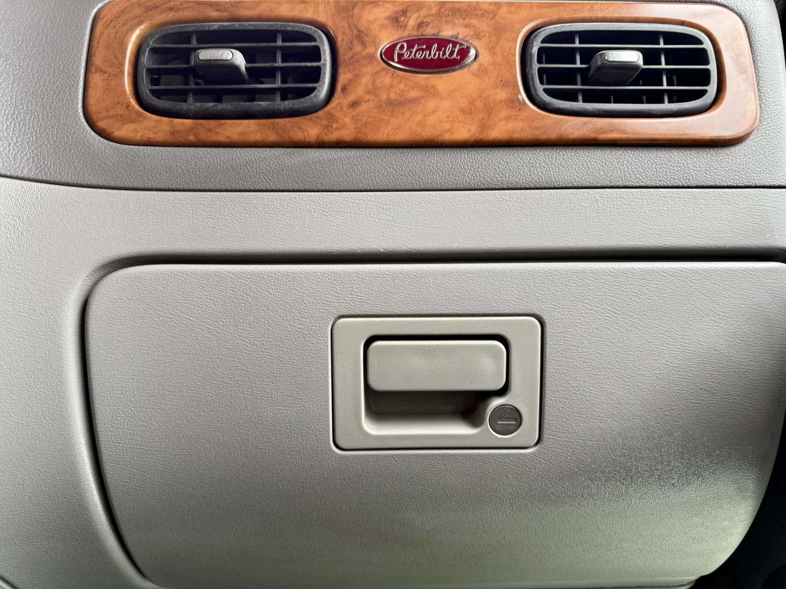 2008 Peterbilt - image 19