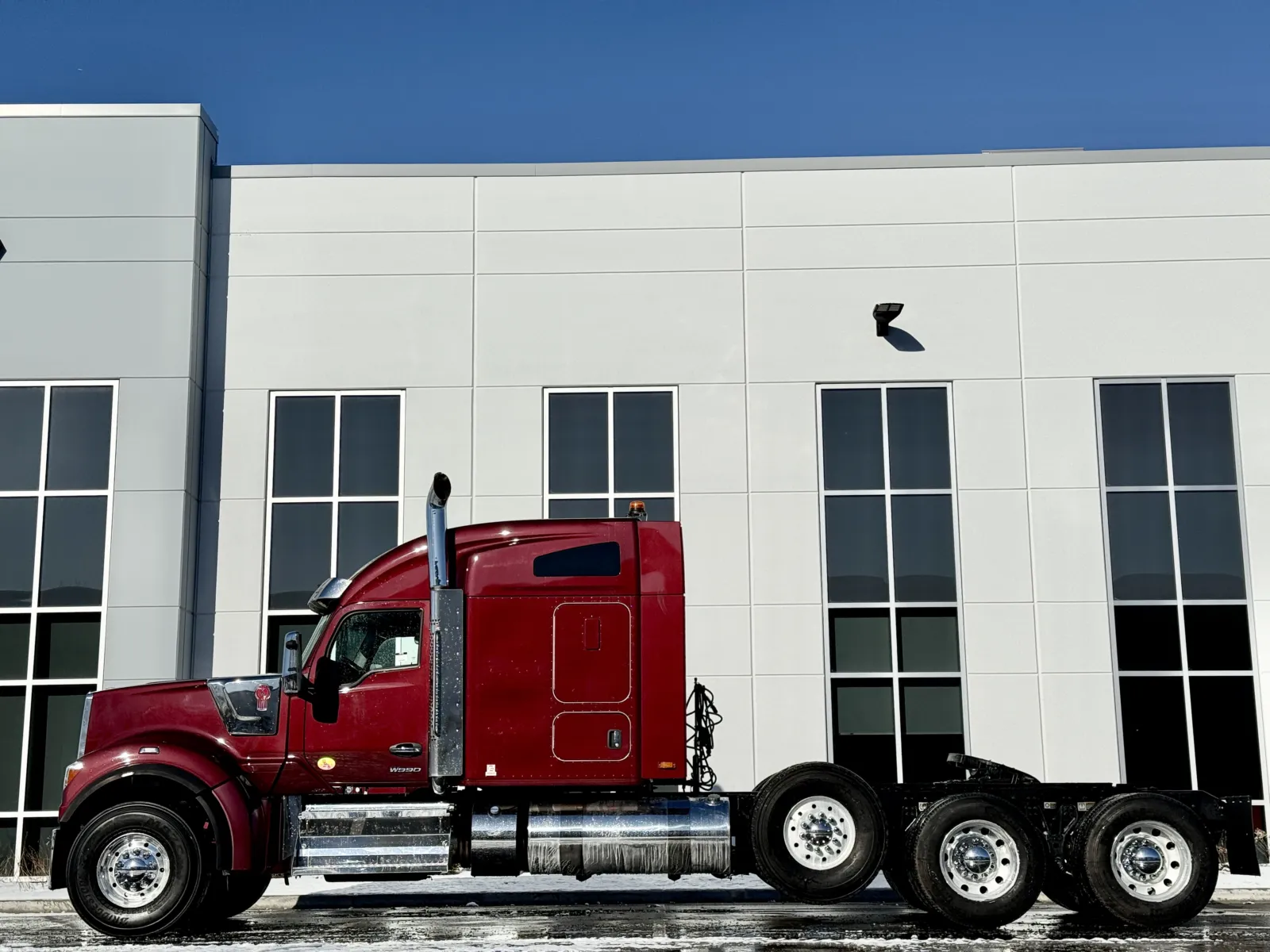 2024 Kenworth W990 - image 4