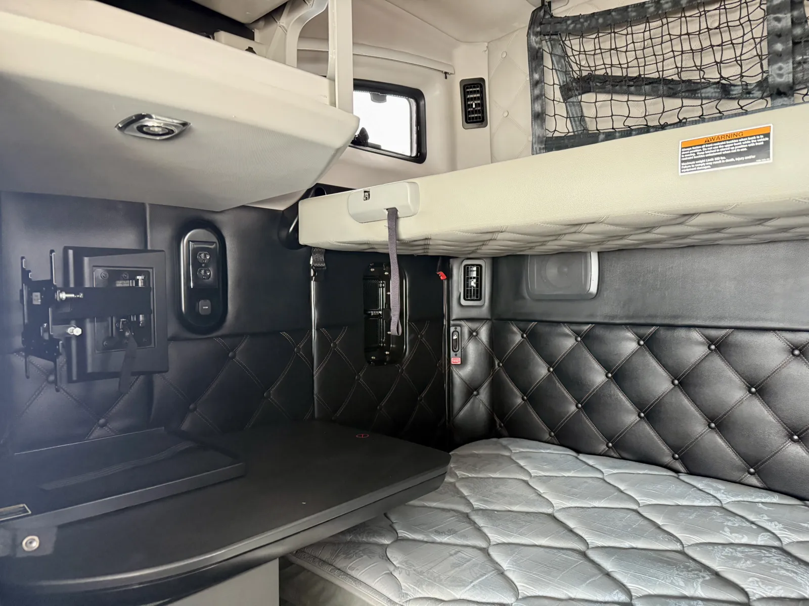 2024 Kenworth W990 - image 22